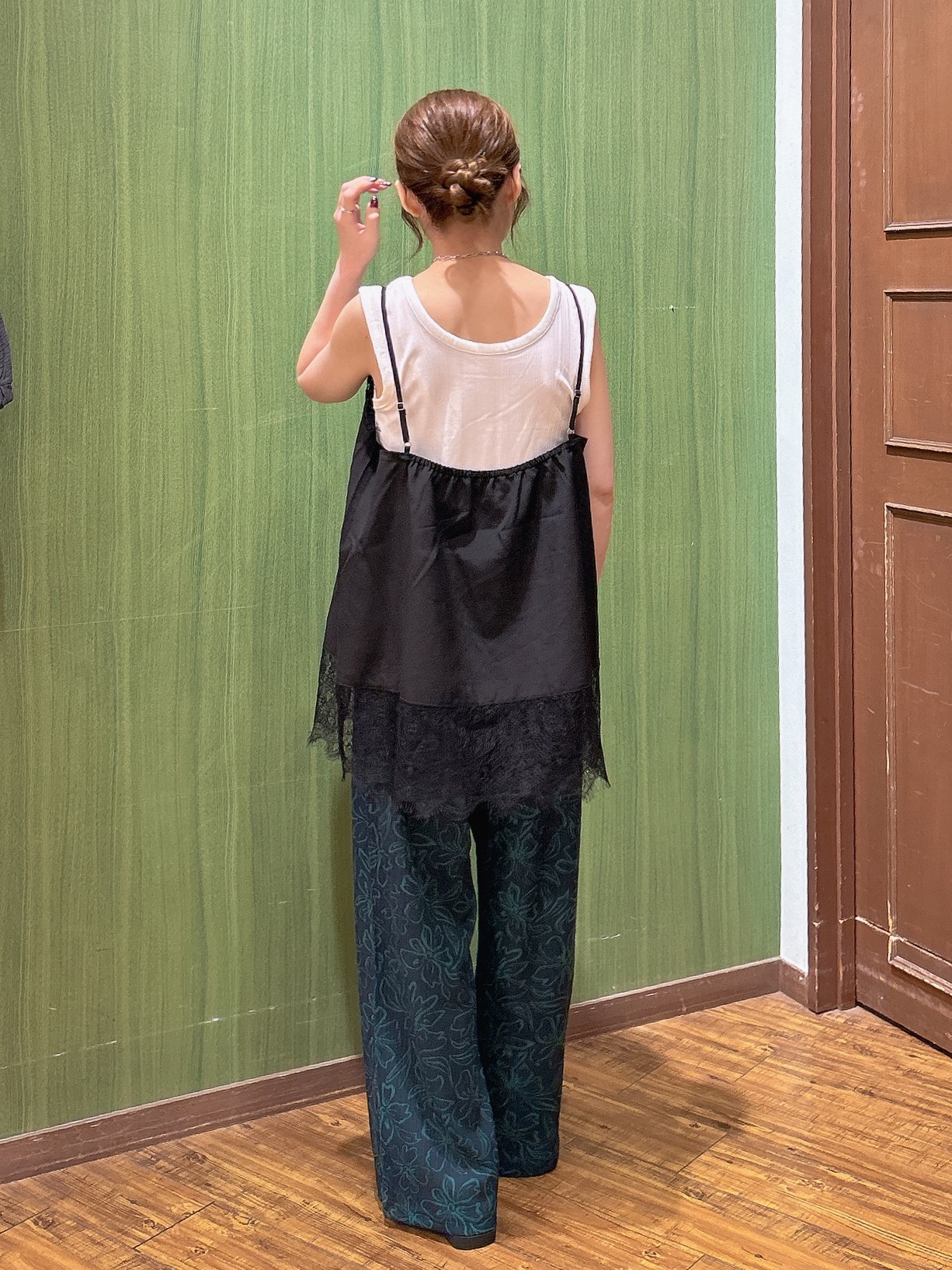 かおりさんの「SHOO･LA･RUE｜【洗濯機可/S-LL】体型カバーしながらこなれ見え。レース付きキャミソール」を使ったコーディネート