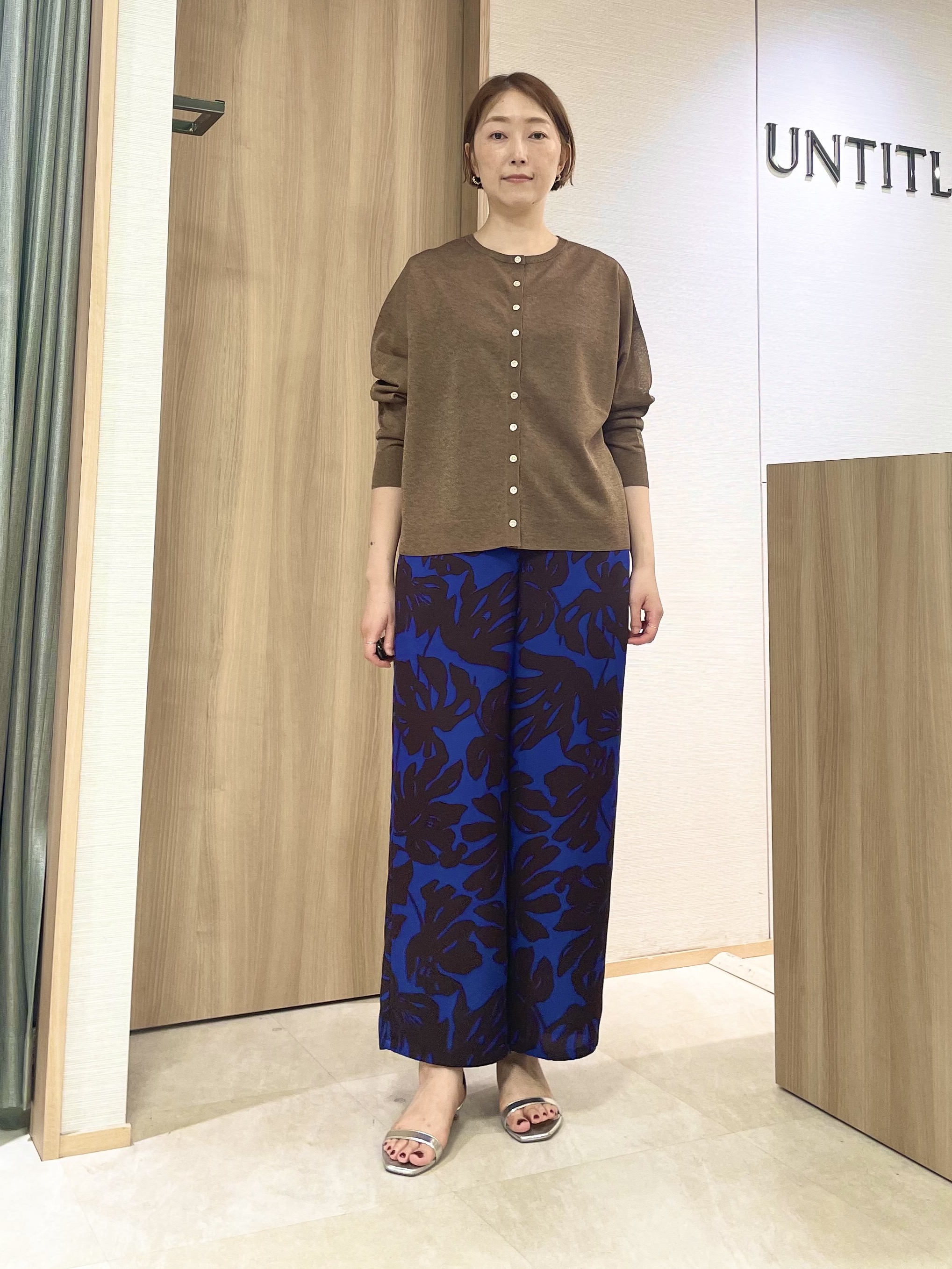 aliceさんの「UNTITLED｜【アンサンブル可/秋羽織り/シアー】前後2WAYカーディガン」を使ったコーディネート