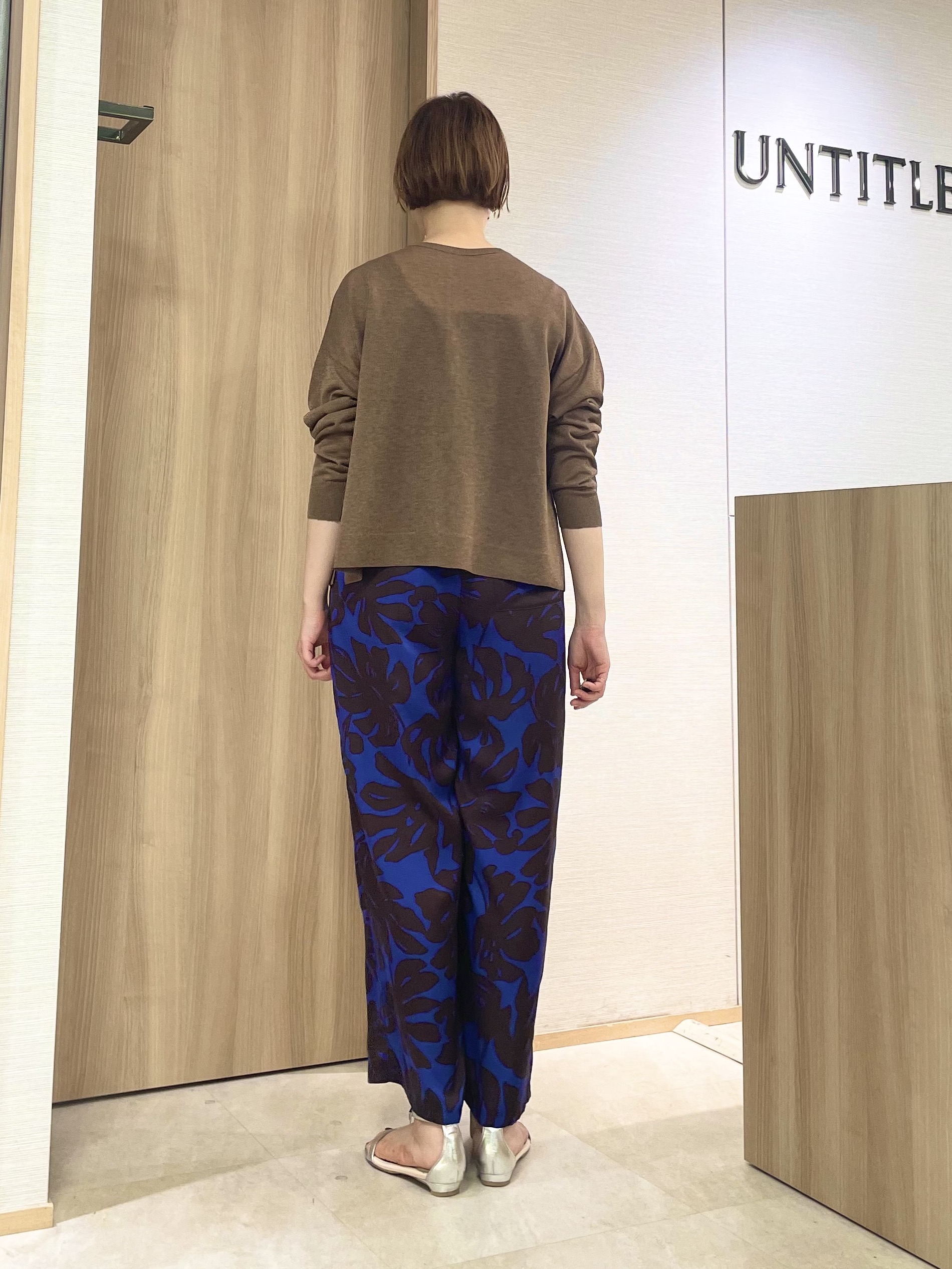 aliceさんの「UNTITLED｜【アンサンブル可/秋羽織り/シアー】前後2WAYカーディガン」を使ったコーディネート