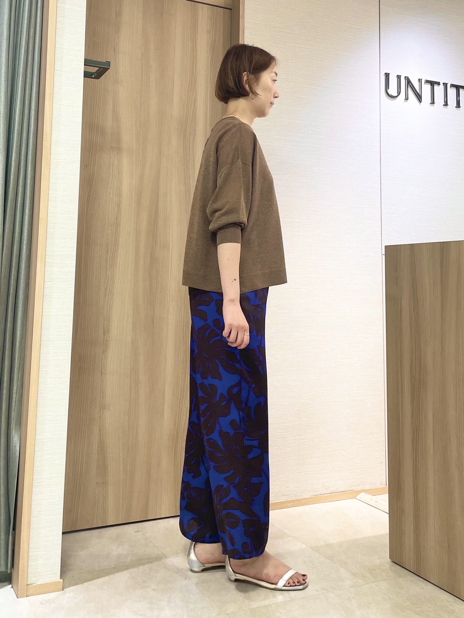aliceさんの「UNTITLED｜【アンサンブル可/秋羽織り/シアー】前後2WAYカーディガン」を使ったコーディネート