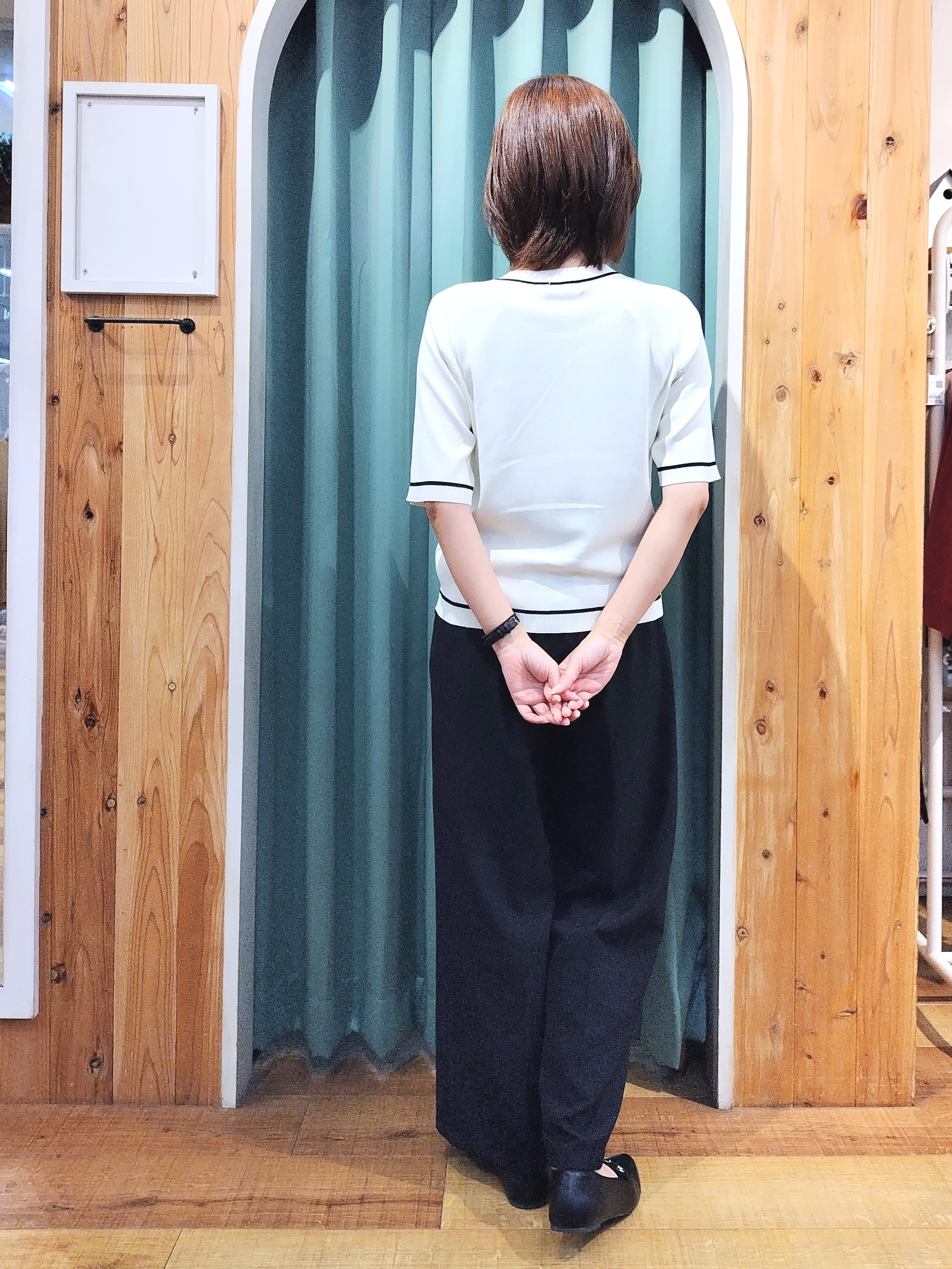 ショーコラさんの「SHOO･LA･RUE｜【UV/S-LL/洗濯機可】毛玉になりにくい 配色5分袖カーディガン」を使ったコーディネート