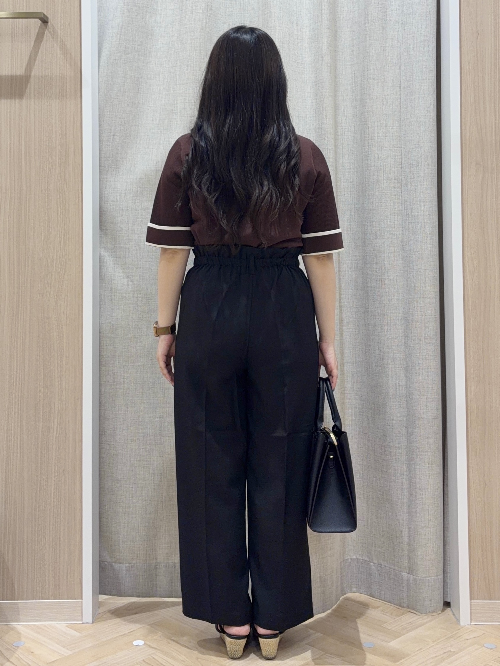 minamiさんの「grove｜新色追加！【シリーズ累計36万枚/名品ニット】やわらかドライタッチ 袖メッシュ編みニット」を使ったコーディネート