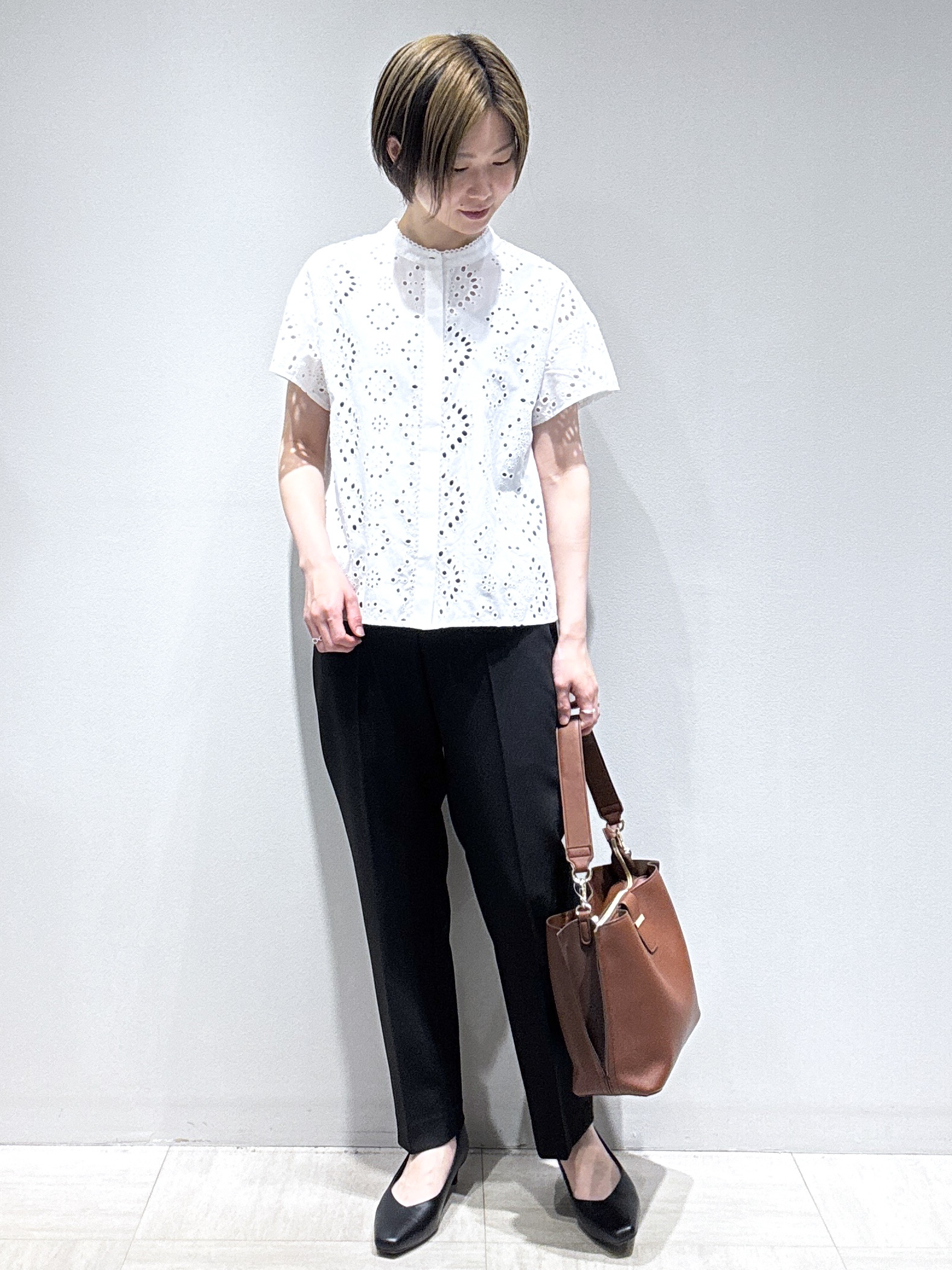 まちこさんの「Reflect｜【通勤◎】カットワーク刺繍レース シャツブラウス」を使ったコーディネート