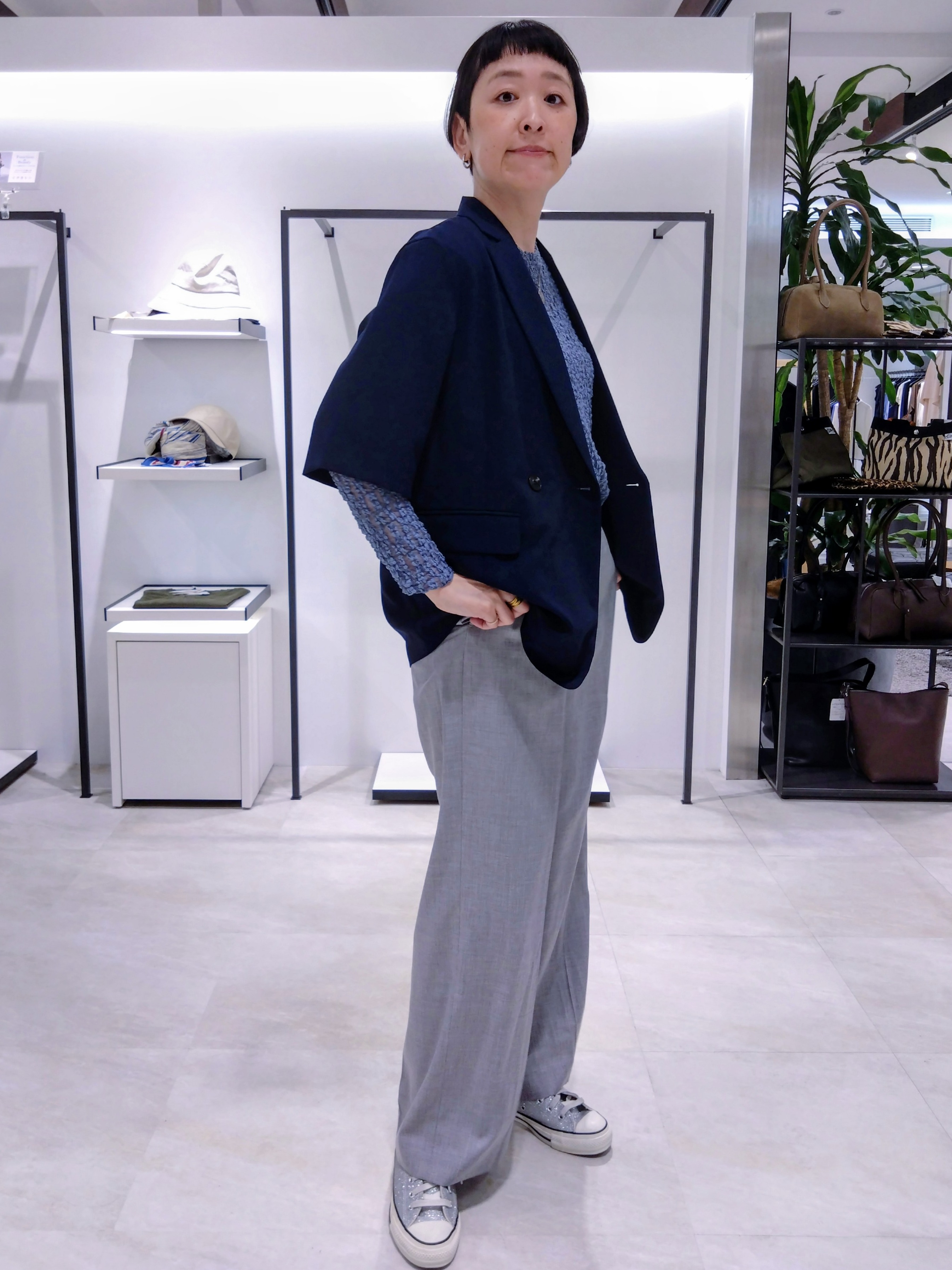 まちこさんの「UNTITLED｜【羽織りのインナーに】レースプルオーバー」を使ったコーディネート