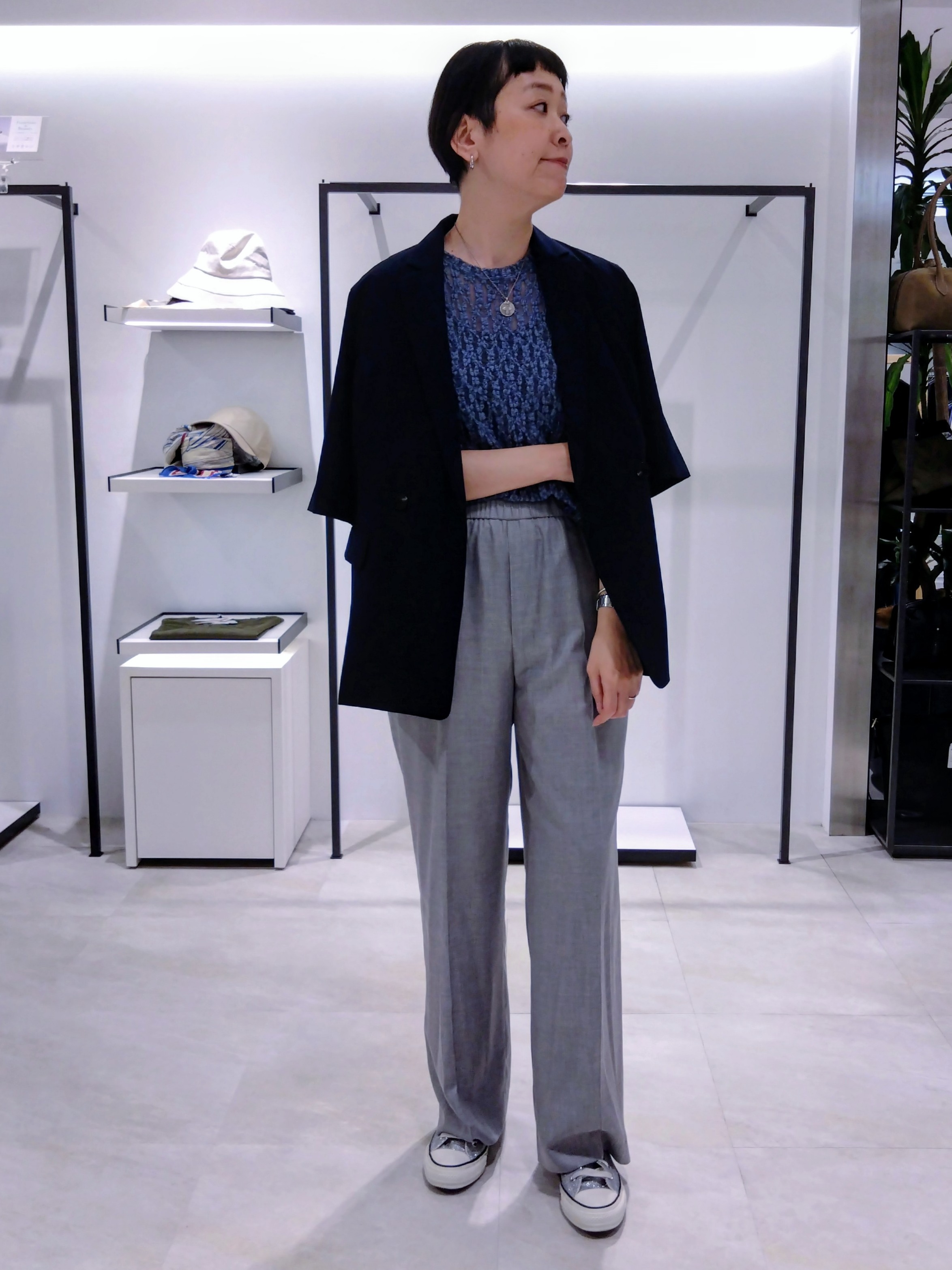 まちこさんの「UNTITLED｜【羽織りのインナーに】レースプルオーバー」を使ったコーディネート