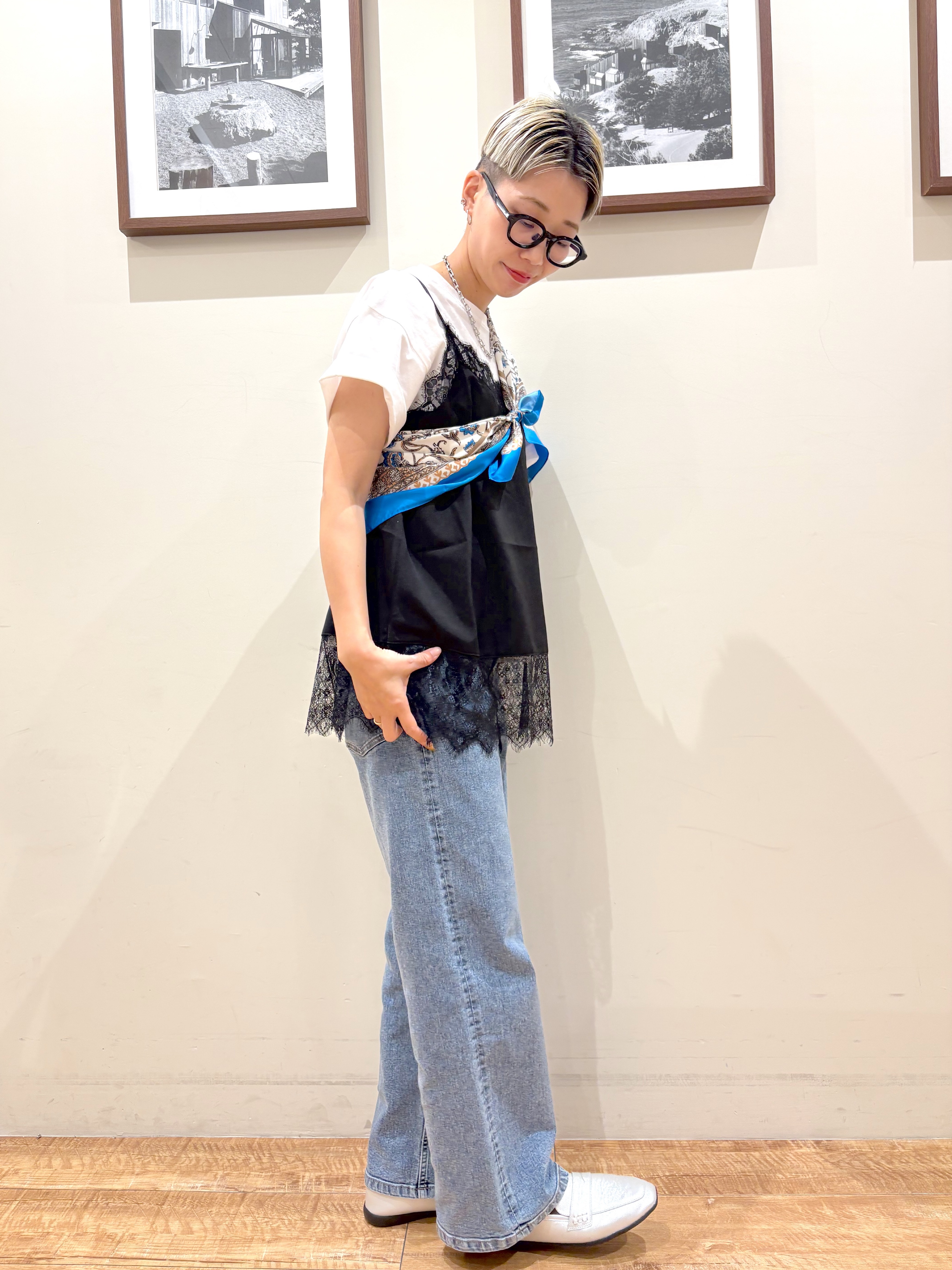 Ayumiさんの「SHOO･LA･RUE｜【S-LL/洗濯機可】大人っぽく着られる ジェルロゴプリントTシャツ」を使ったコーディネート
