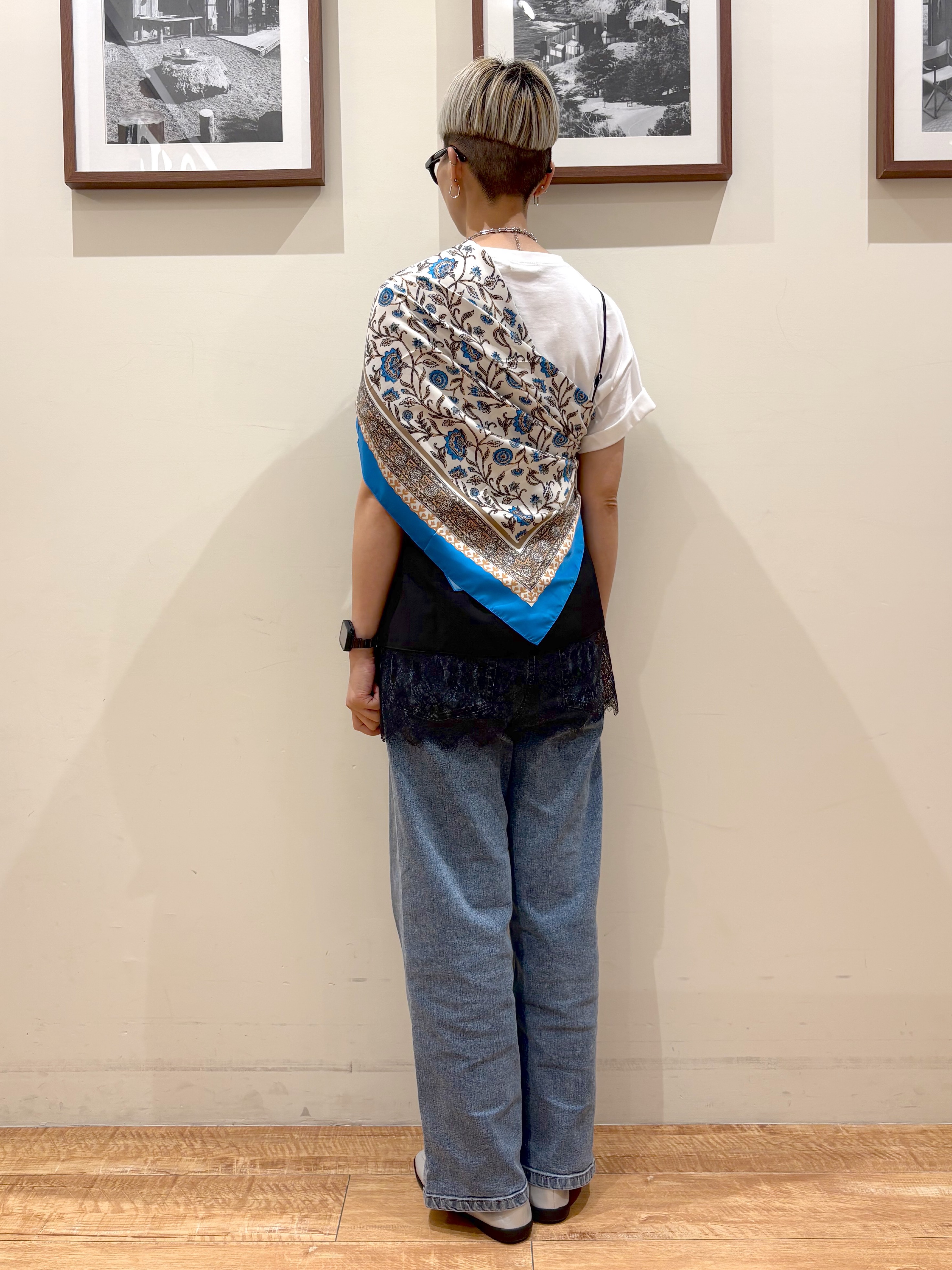 Ayumiさんの「SHOO･LA･RUE｜【S-LL/洗濯機可】大人っぽく着られる ジェルロゴプリントTシャツ」を使ったコーディネート