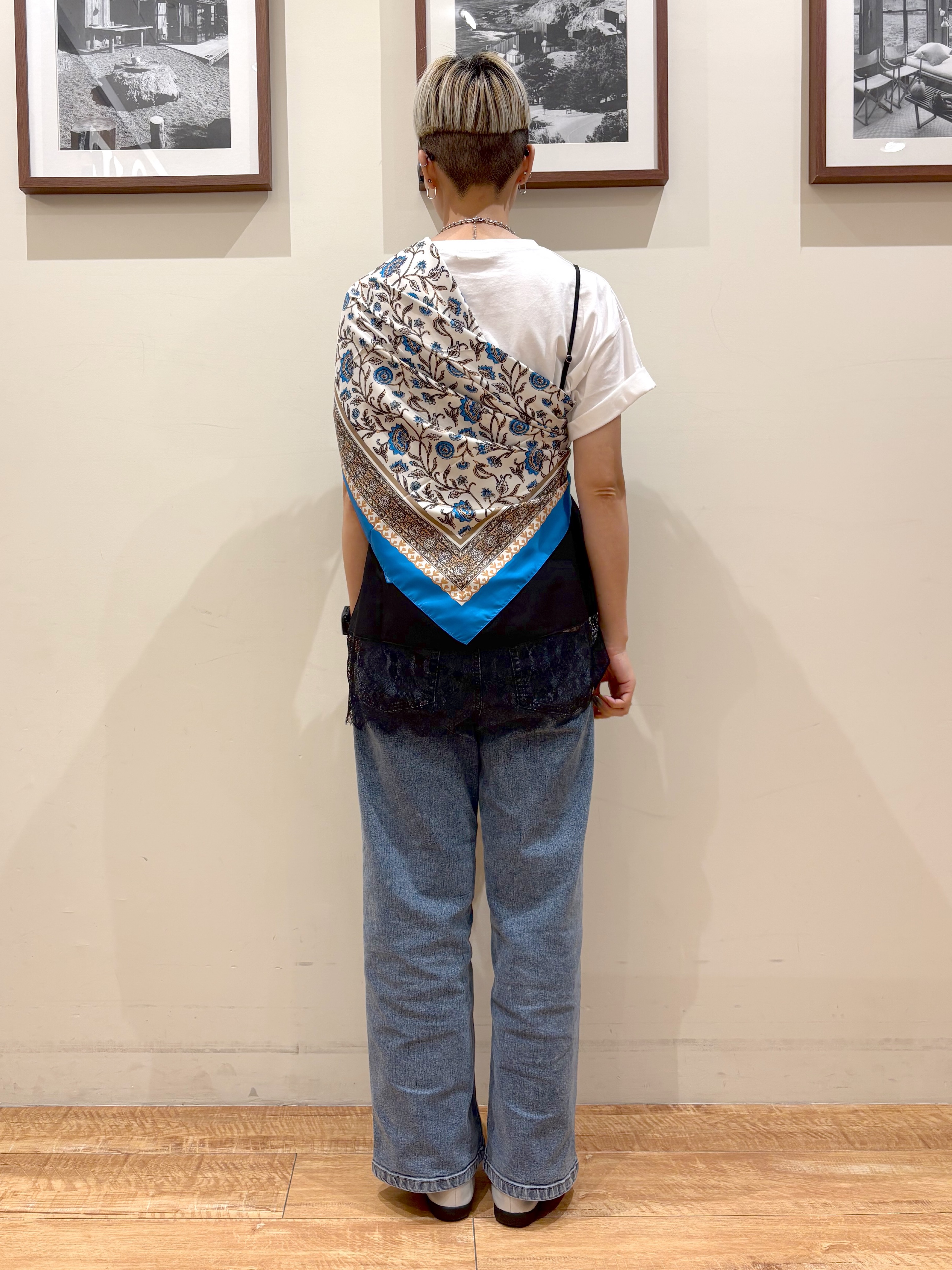Ayumiさんの「SHOO･LA･RUE｜【S-LL/洗濯機可】大人っぽく着られる ジェルロゴプリントTシャツ」を使ったコーディネート