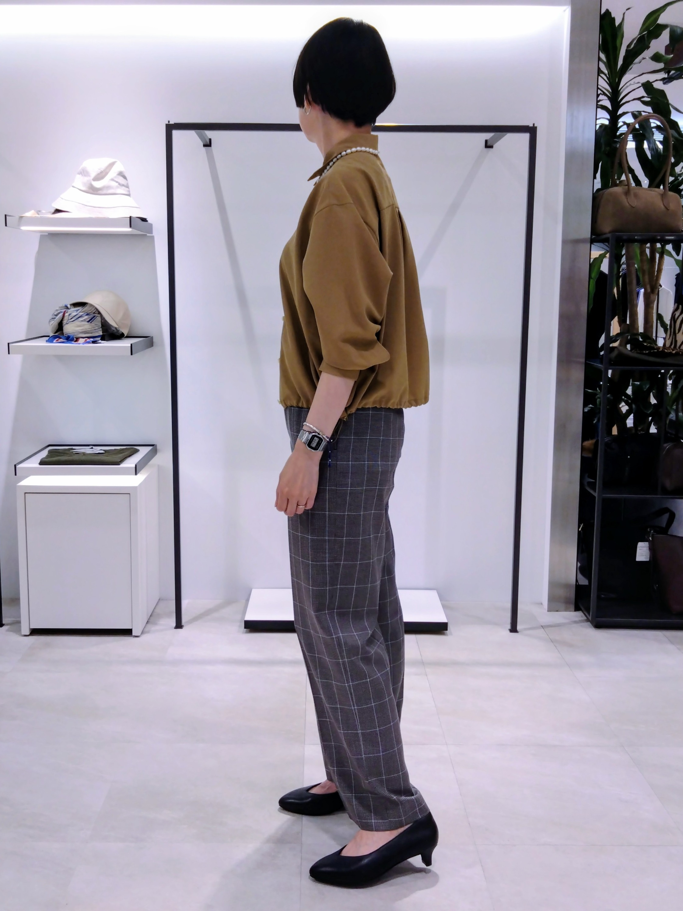 まちこさんの「UNTITLED｜【秋羽織り/セットアップ可/UVカット】エアリークールドロストシャツ」を使ったコーディネート