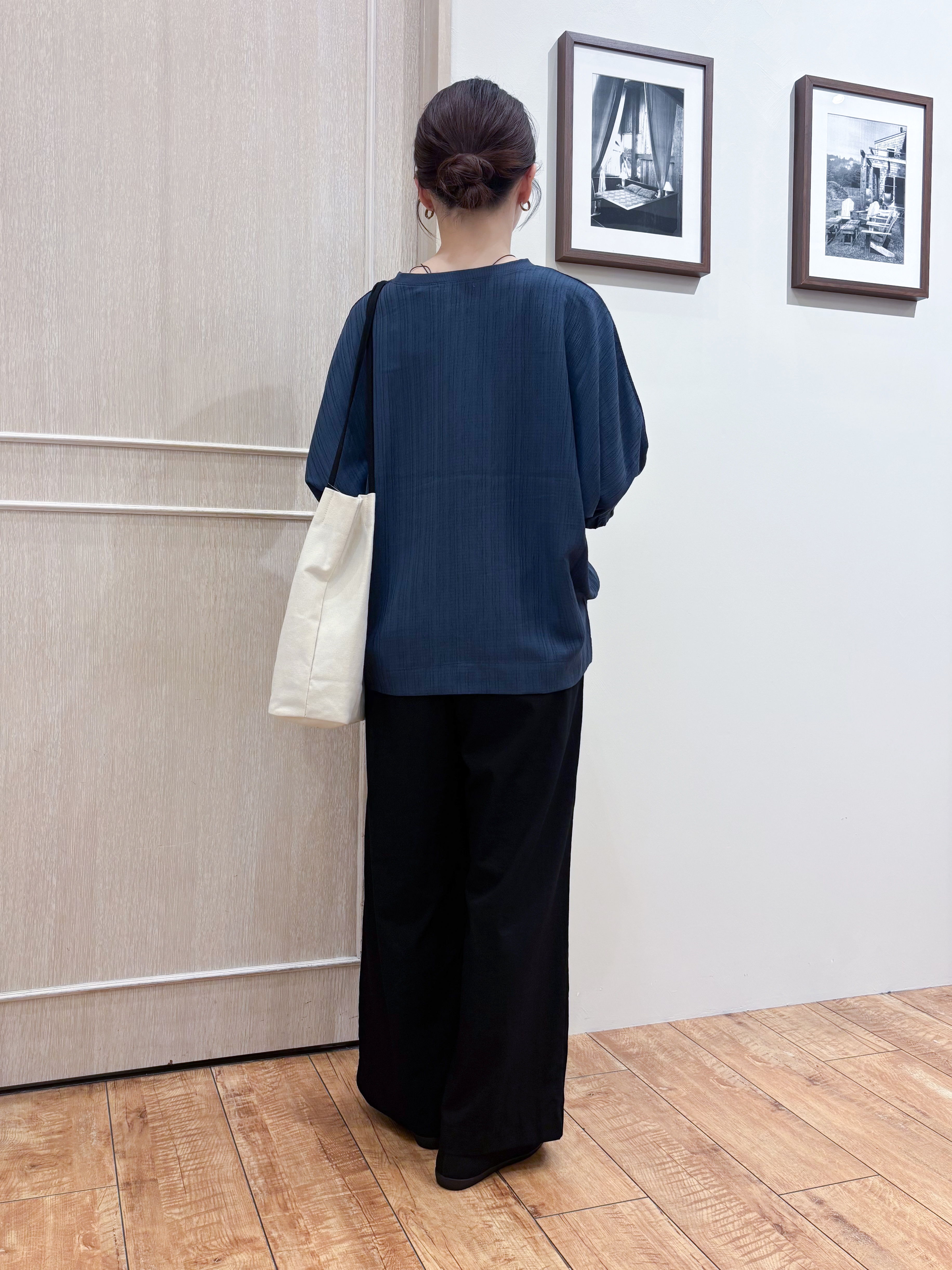 なみさんの「SHOO･LA･RUE｜【インせず着られる/洗濯後しわになりにくい】しぼしぼドルマンブラウス」を使ったコーディネート