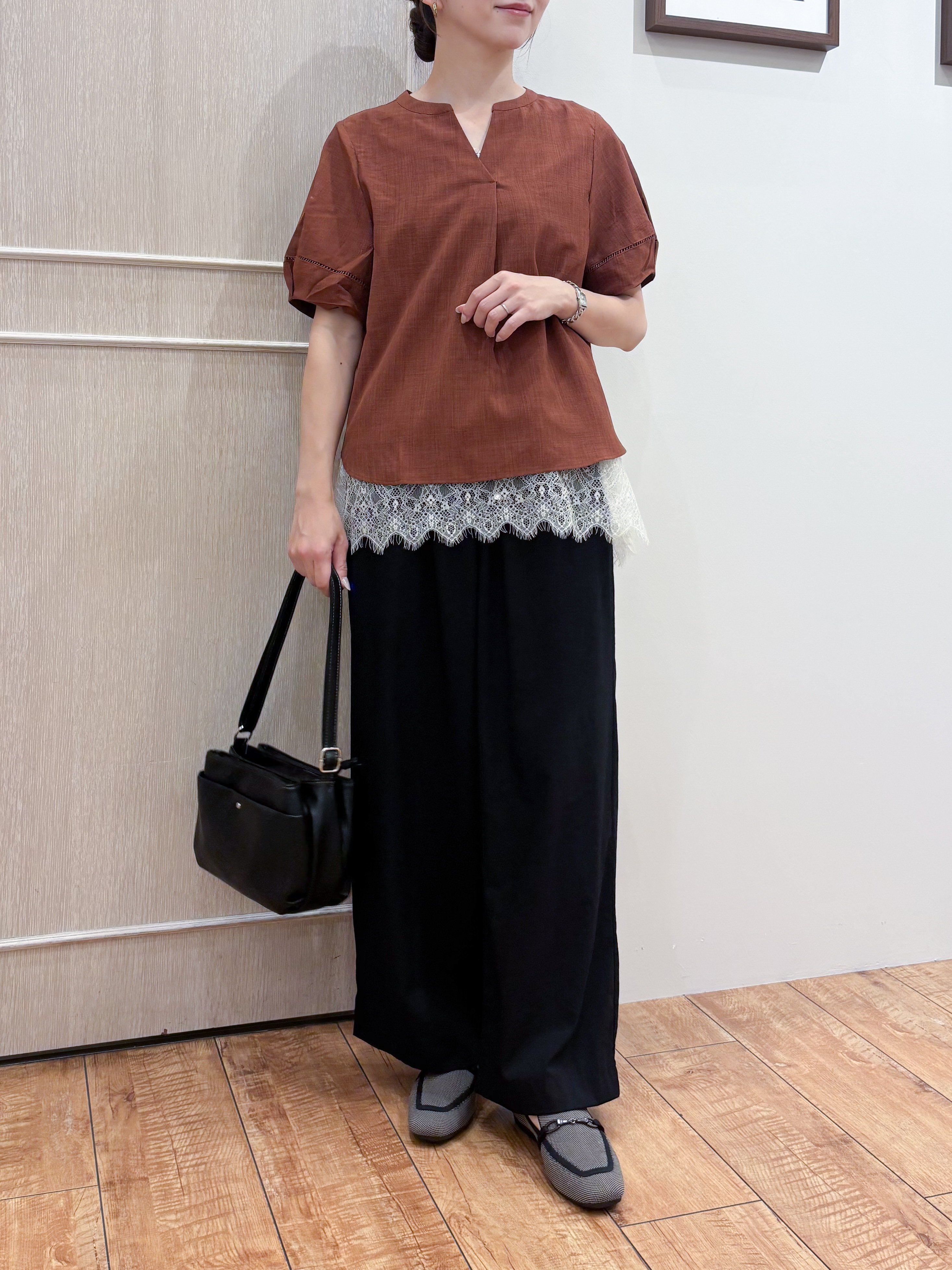 なみさんの「SHOO･LA･RUE｜【洗濯後しわになりにくい/インせずきまる】シンプルだけど女性らしい 麻調スキッパーブラウス」を使ったコーディネート