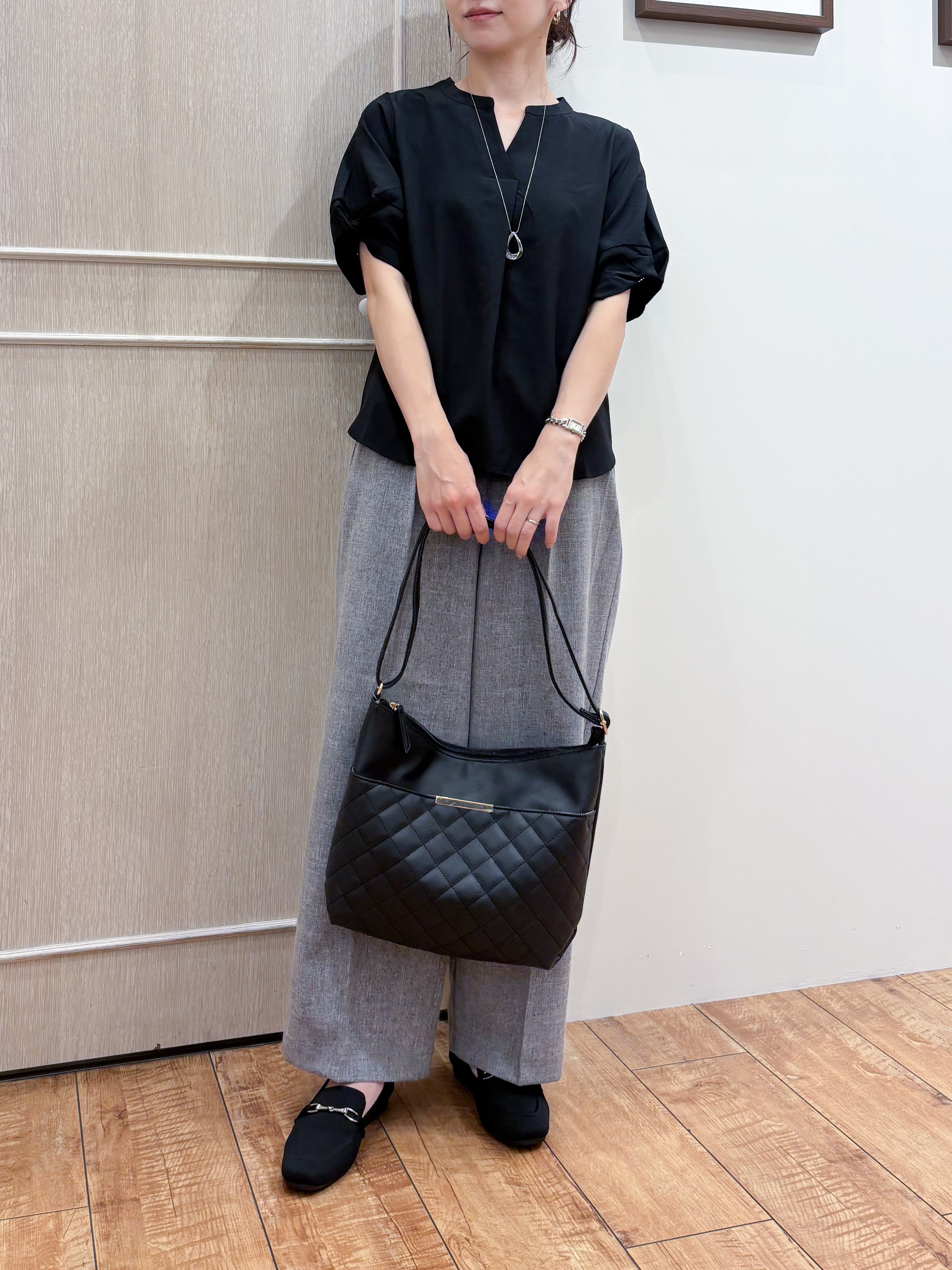 なみさんの「SHOO･LA･RUE｜【洗濯後しわになりにくい/インせずきまる】お袖のハシゴレースで涼やかに 麻調スキッパーブラウス」を使ったコーディネート