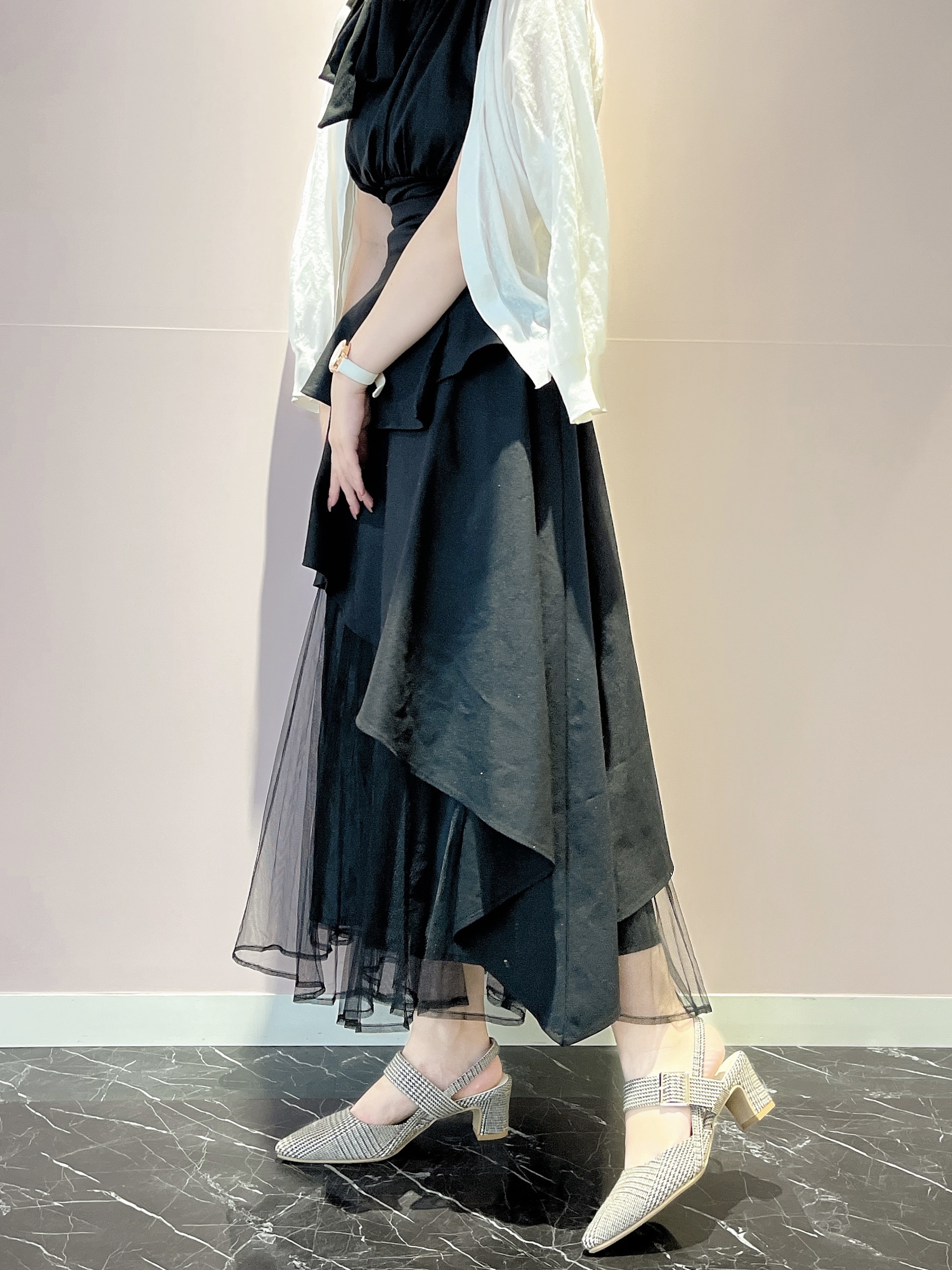 このかさんの「ESPERANZA｜【Fur Collection】ファー付き2WAYスリングバックミュールパンプス」を使ったコーディネート