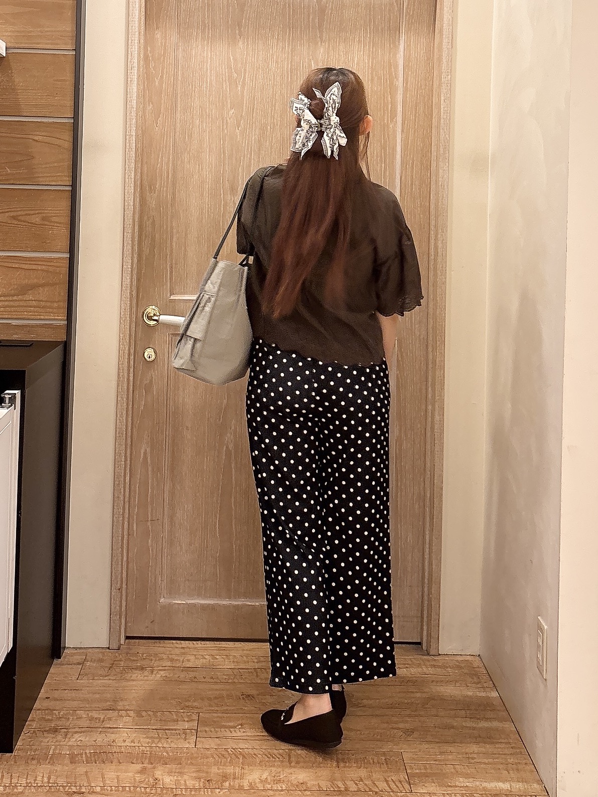 miiさんの「SHOO･LA･RUE｜【洗濯機可/綿100％/体型カバー】刺繍レースがこなれ見え 二の腕が隠せる ペプラムブラウス」を使ったコーディネート