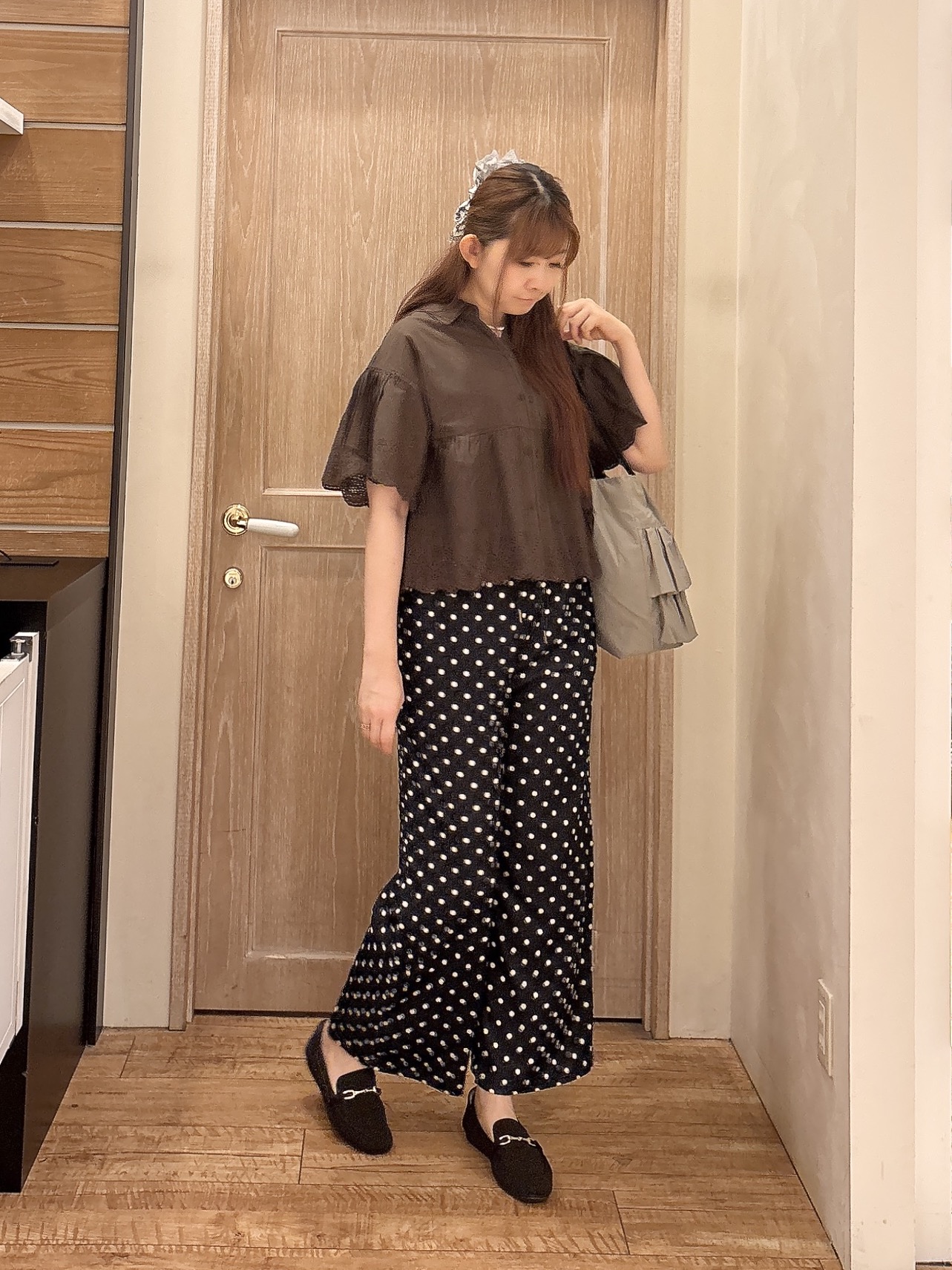miiさんの「SHOO･LA･RUE｜【洗濯機可/綿100％/体型カバー】刺繍レースがこなれ見え 二の腕が隠せる ペプラムブラウス」を使ったコーディネート