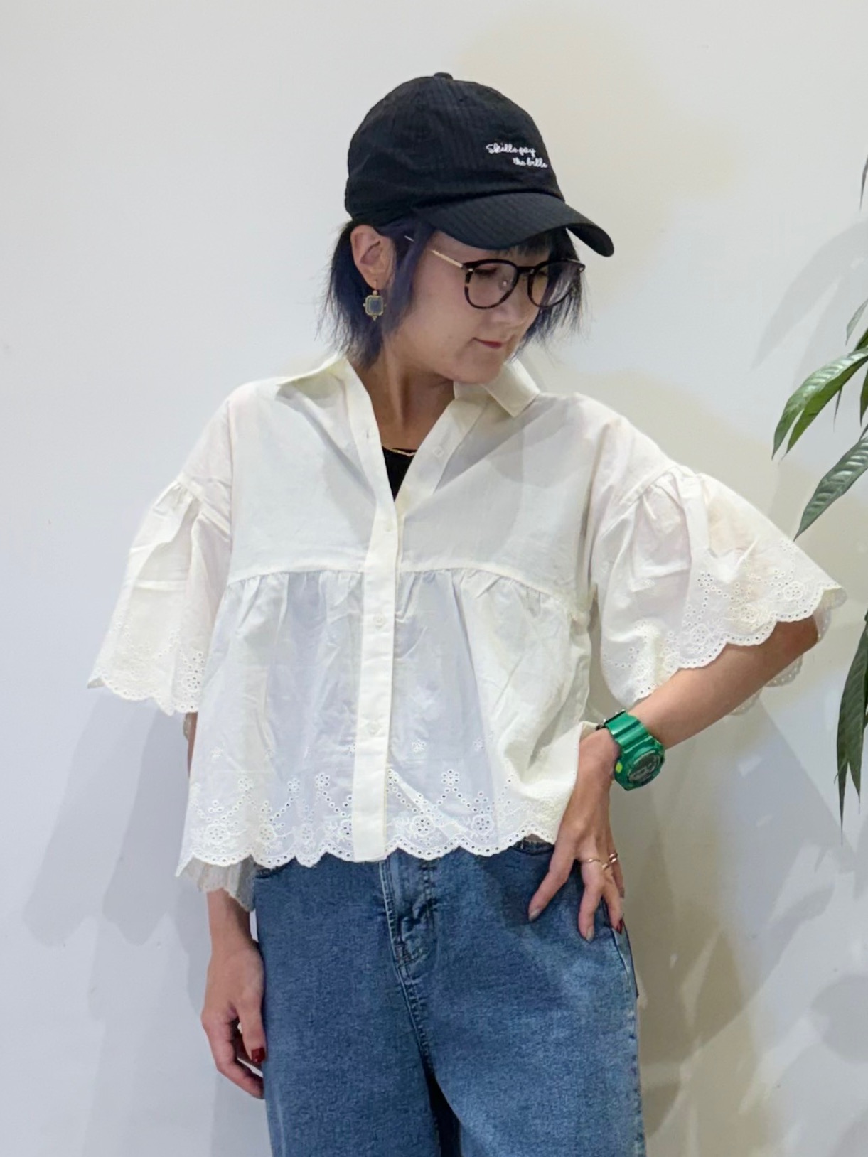 misakiさんの「SHOO･LA･RUE｜【洗濯機可/綿100％/体型カバー】刺繍レースがこなれ見え 二の腕が隠せる ペプラムブラウス」を使ったコーディネート