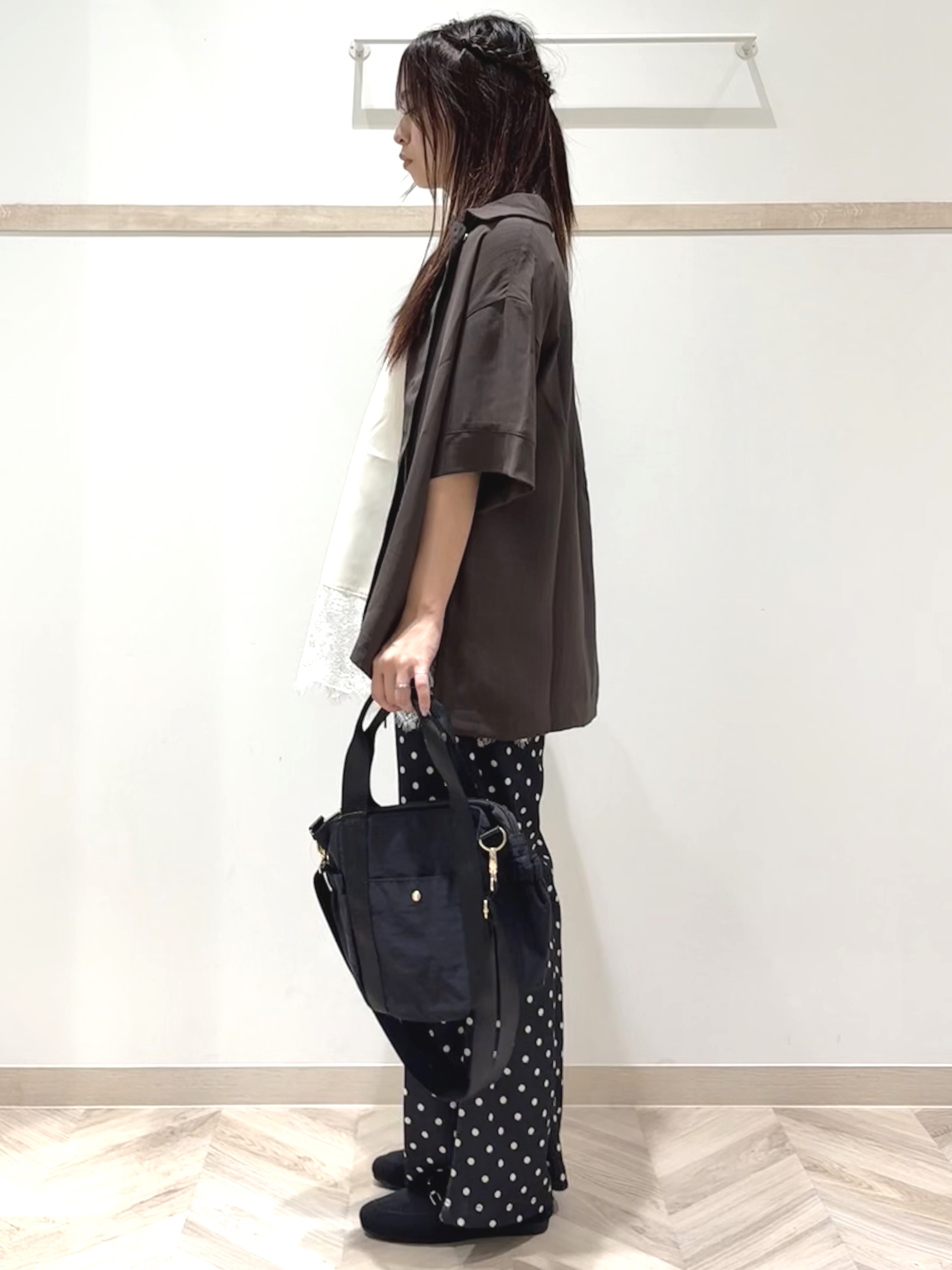 nanaさんの「SHOO･LA･RUE｜【通気性〇/UV/S-LL】洗濯後しわになりにくい とろみストライプシャツ」を使ったコーディネート