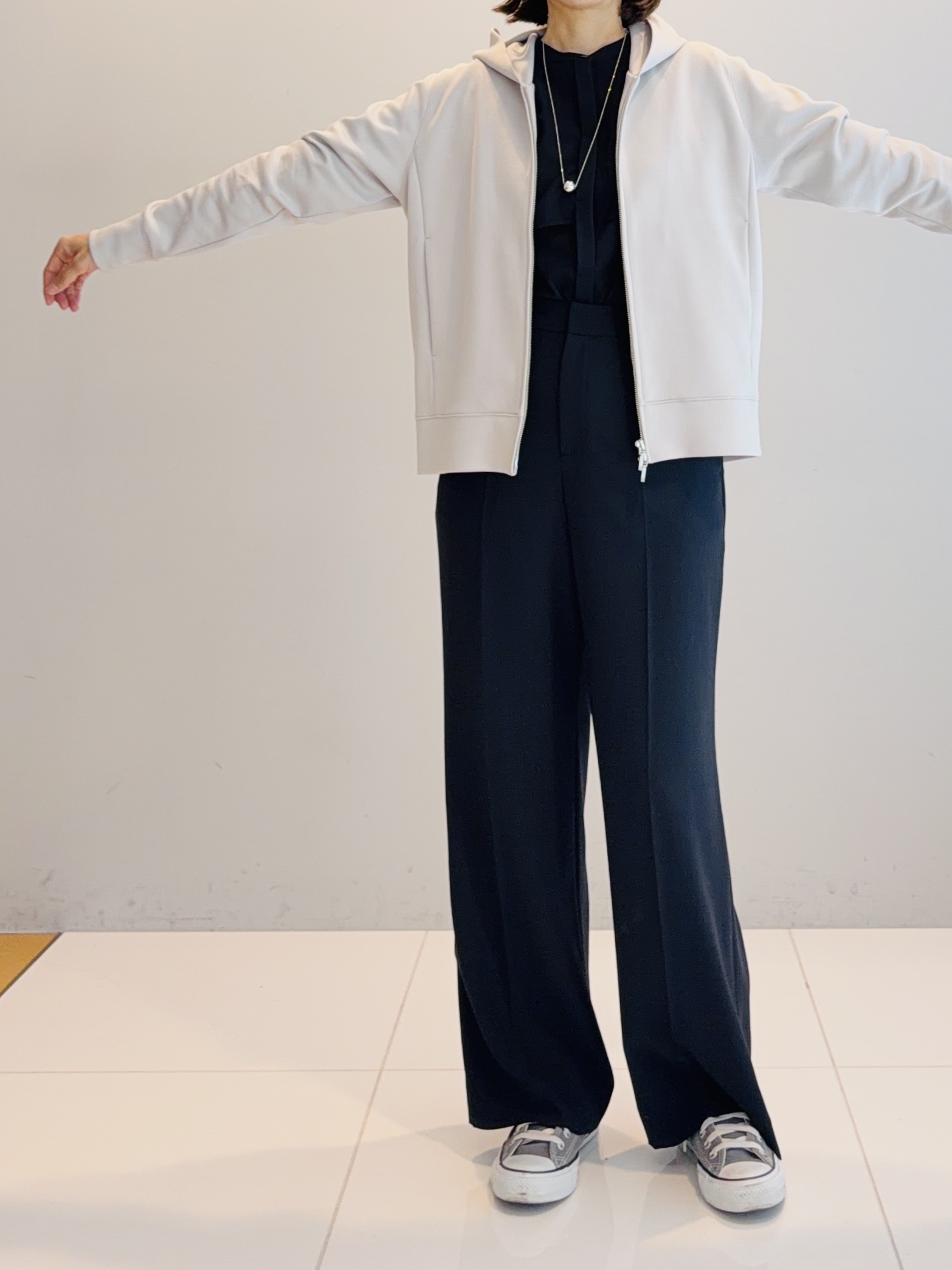 murayamaさんの「INDIVI｜【羽織りにも！/UVケア/着る日傘】ケープ風ブラウス」を使ったコーディネート