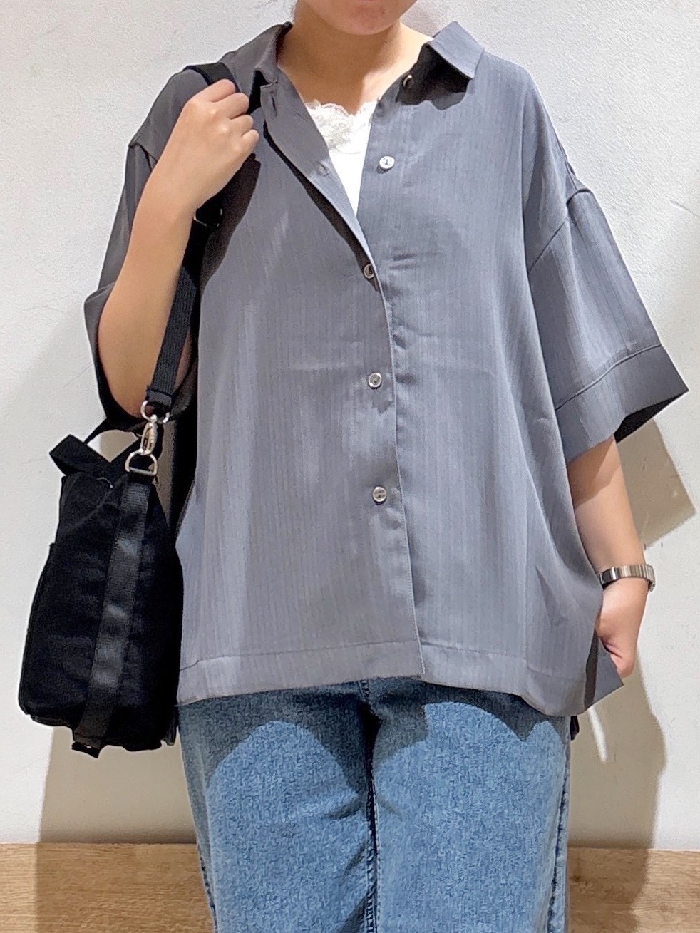 るねさんの「SHOO･LA･RUE｜【通気性〇/UV/S-LL】洗濯後しわになりにくい とろみストライプシャツ」を使ったコーディネート