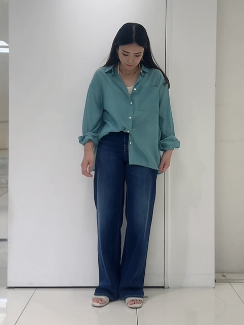 なかじさんの「UNTITLED｜【秋羽織り/肌に張り付きにくい】シルキータッチシアーシャツ」を使ったコーディネート