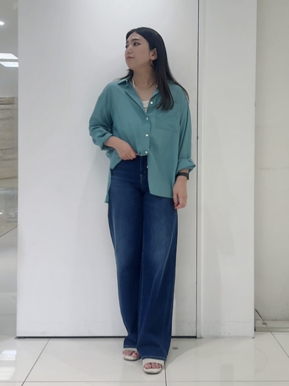 なかじさんの「UNTITLED｜【秋羽織り/肌に張り付きにくい】シルキータッチシアーシャツ」を使ったコーディネート