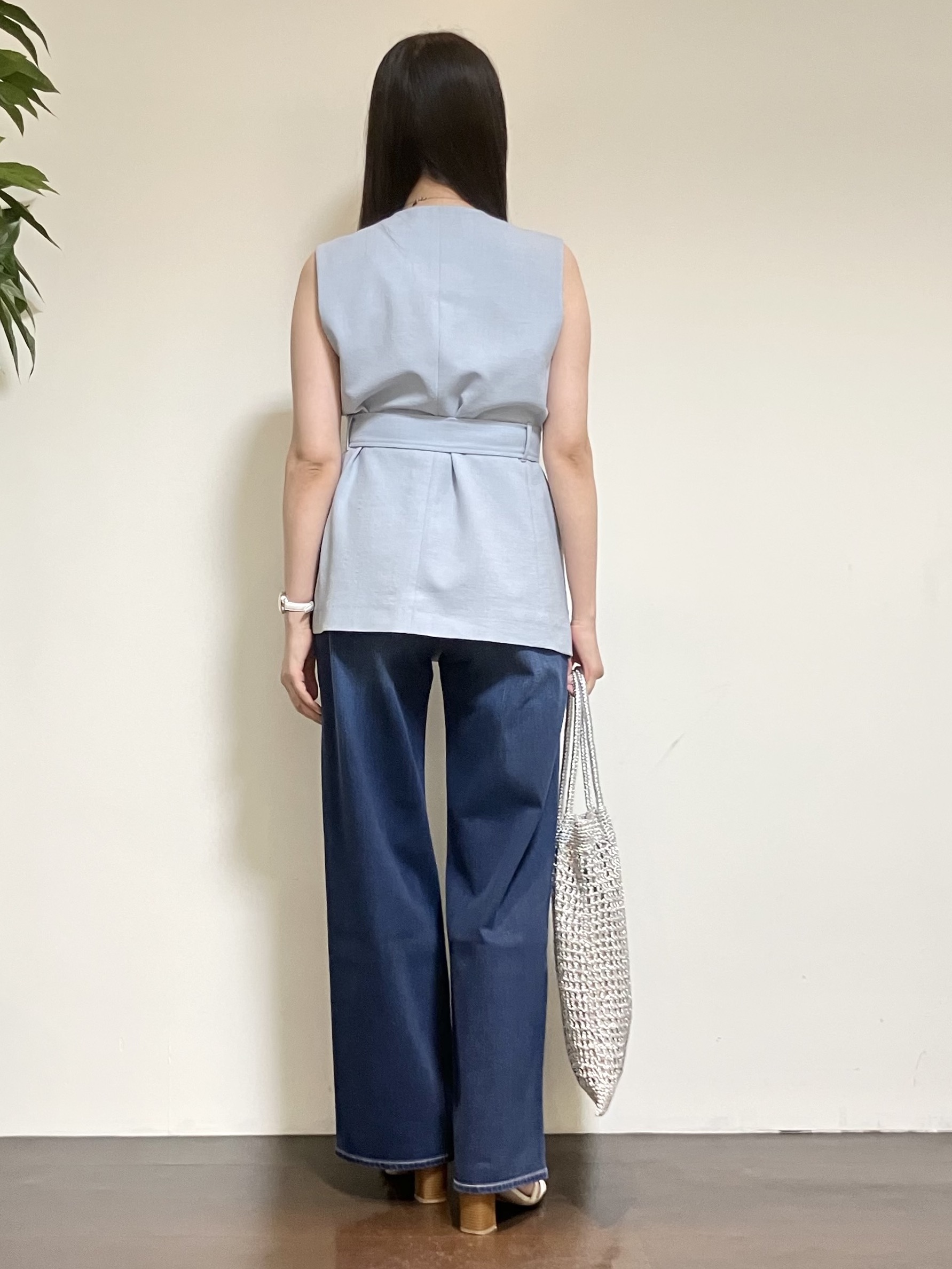 カレンさんの「UNTITLED｜【セットアップ可/UV/接触冷感】スラブキーネックジレ」を使ったコーディネート