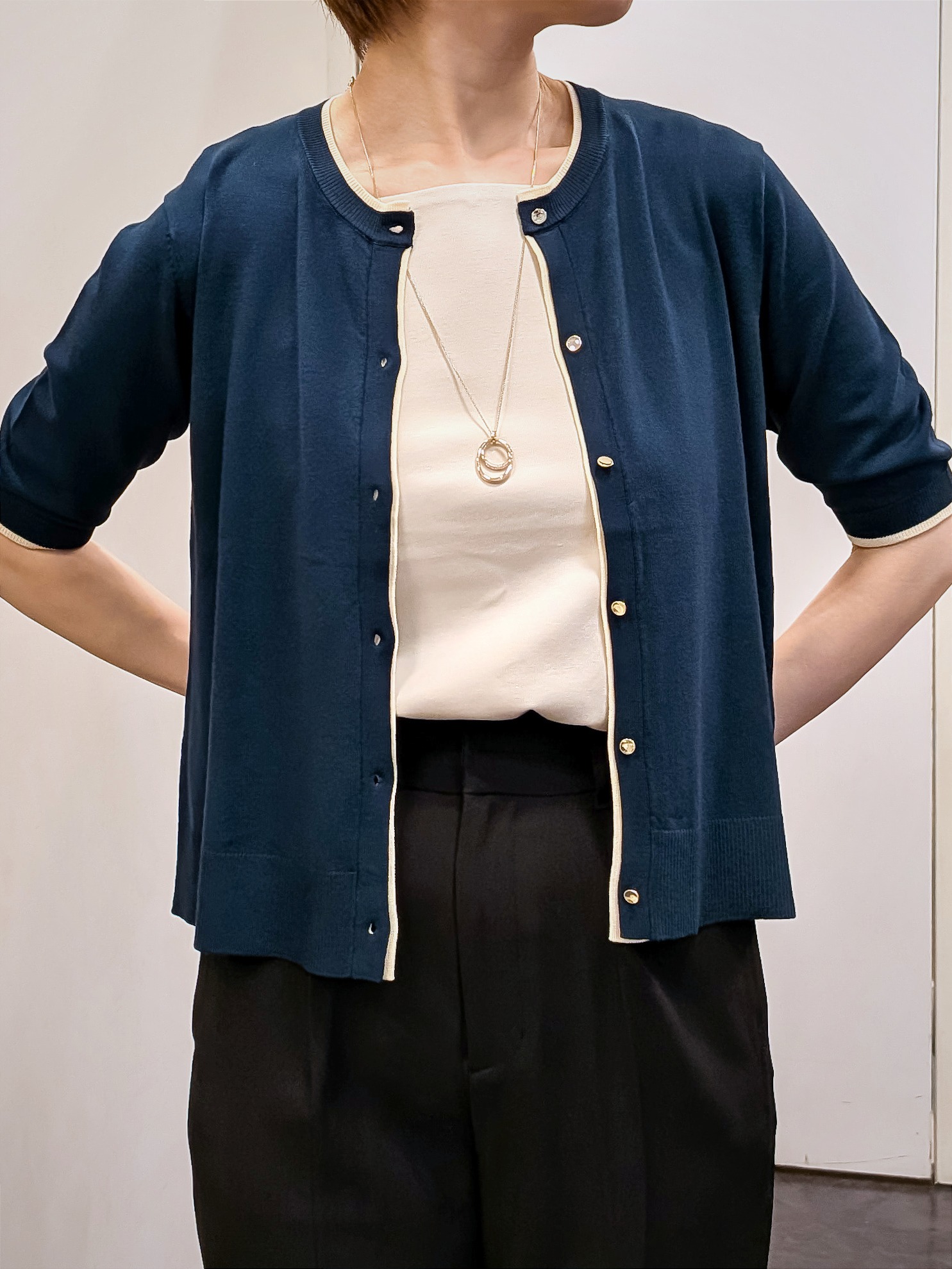 やまちゃんさんの「grove｜レイヤード風ハーフスリーブカーディガン」を使ったコーディネート