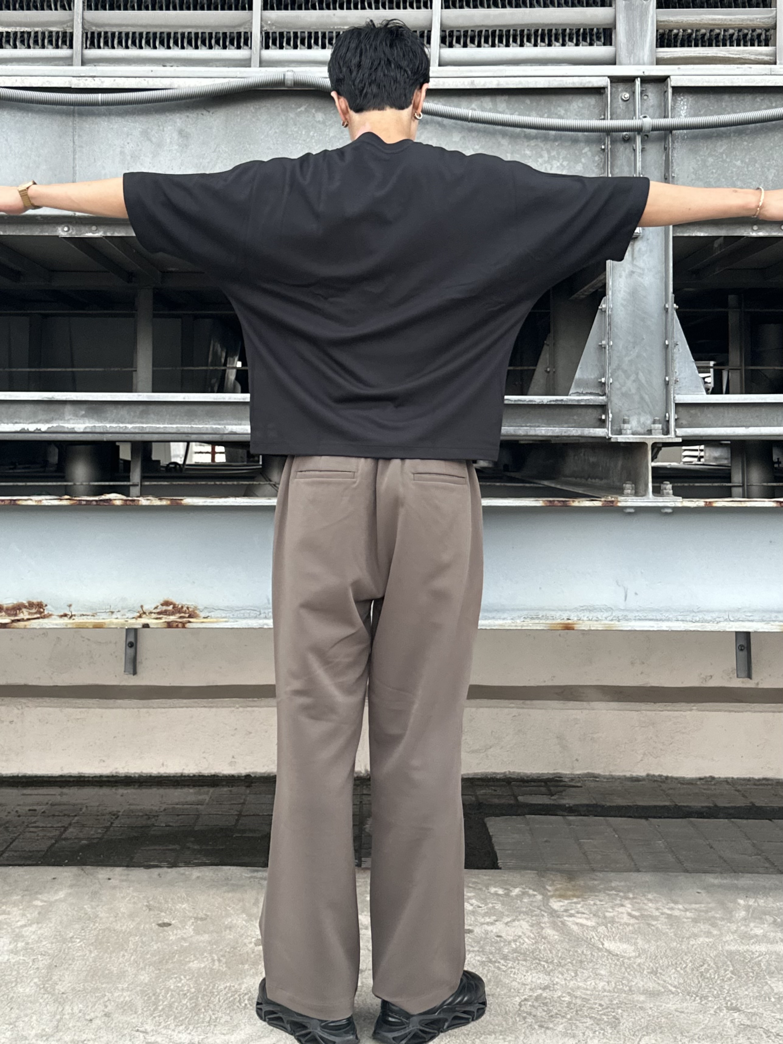KOHEIさんの「tk.TAKEO KIKUCHI｜◆【防シワ／ストレッチ/セット対応可】smart shiftシリーズ バレルシルエットパンツ」を使ったコーディネート