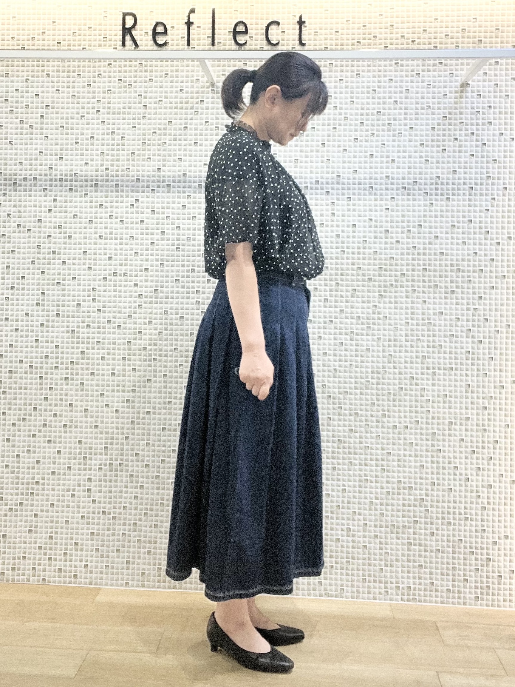 KAOさんの「Reflect｜【セットアップ／手洗い可】ドット柄シアーブラウス」を使ったコーディネート