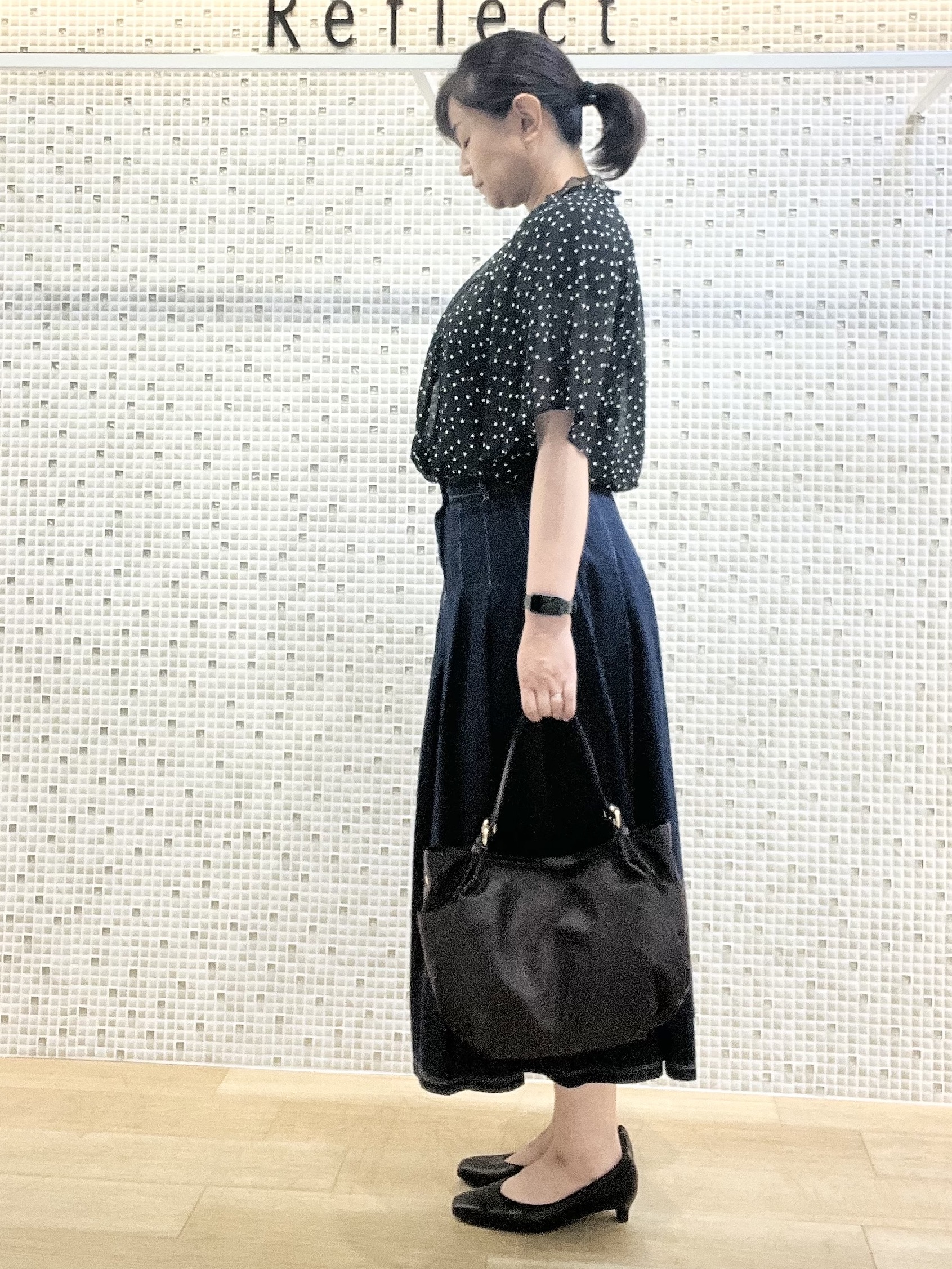 KAOさんの「Reflect｜【セットアップ／手洗い可】ドット柄シアーブラウス」を使ったコーディネート