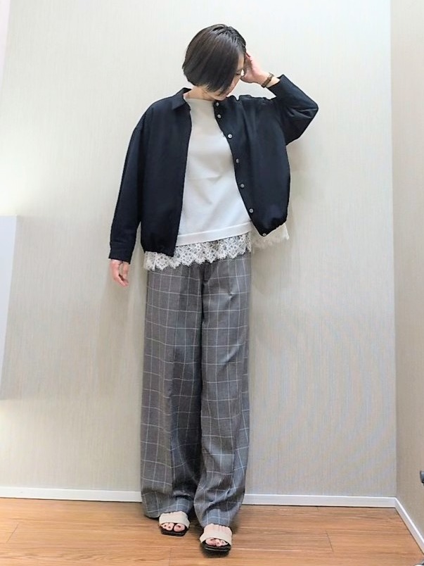 ミズタさんの「UNTITLED｜【秋羽織り/セットアップ可/UVカット】エアリークールドロストシャツ」を使ったコーディネート