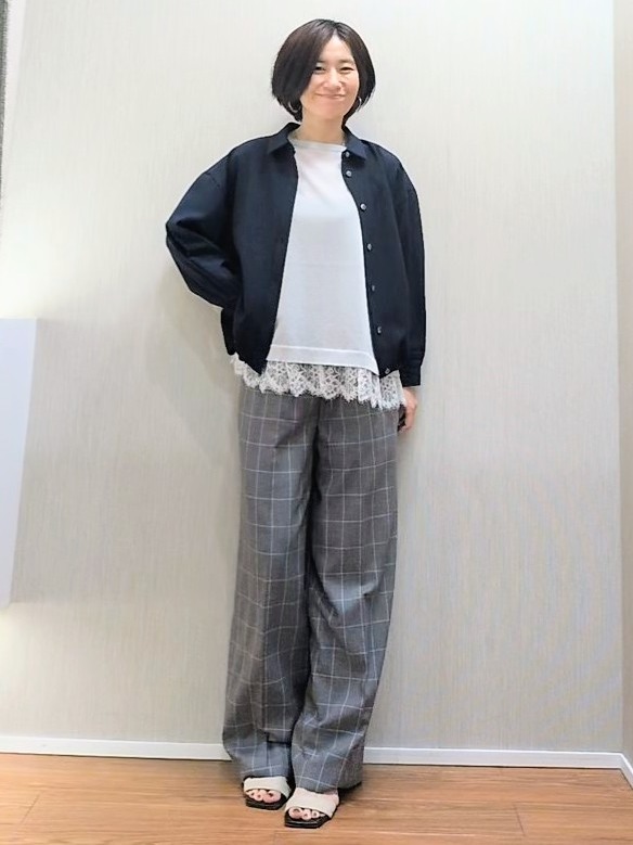 ミズタさんの「UNTITLED｜【秋羽織り/セットアップ可/UVカット】エアリークールドロストシャツ」を使ったコーディネート