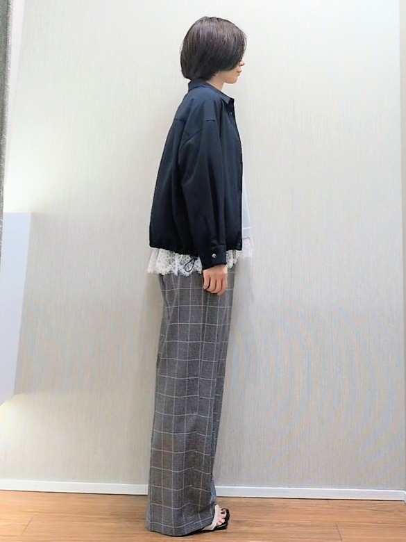 ミズタさんの「UNTITLED｜【秋羽織り/セットアップ可/UVカット】エアリークールドロストシャツ」を使ったコーディネート