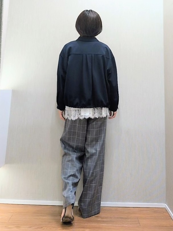 ミズタさんの「UNTITLED｜【秋羽織り/セットアップ可/UVカット】エアリークールドロストシャツ」を使ったコーディネート