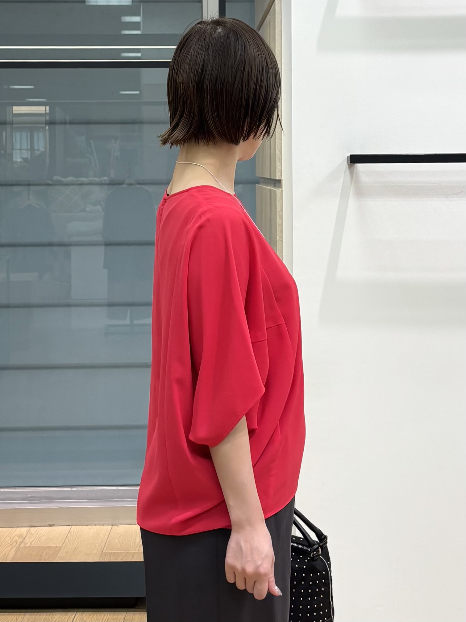 asamiさんの「INDIVI｜【洗える／UVケア】ジョーゼットドルマンブラウス」を使ったコーディネート