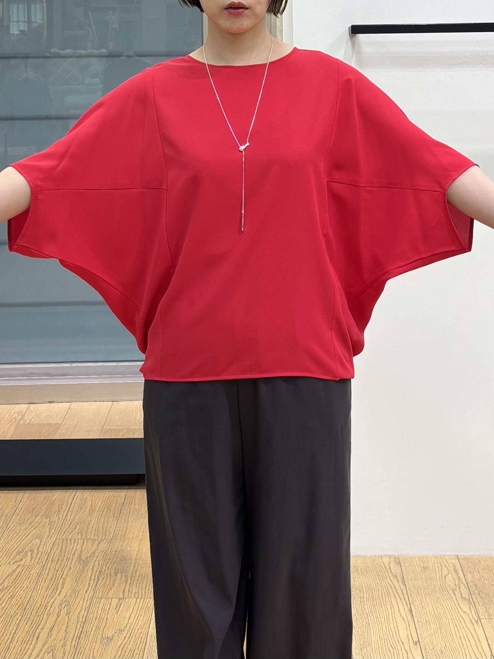 asamiさんの「INDIVI｜【洗える／UVケア】ジョーゼットドルマンブラウス」を使ったコーディネート