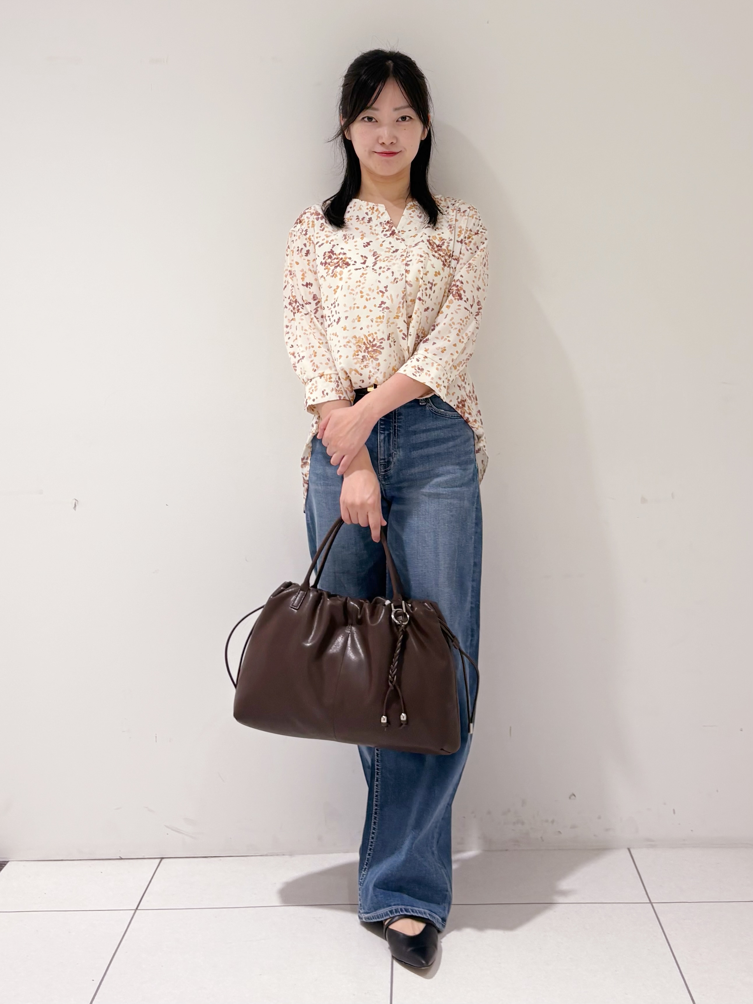 momokoさんの「INDIVI｜【6分袖】アートドット柄ブラウス」を使ったコーディネート