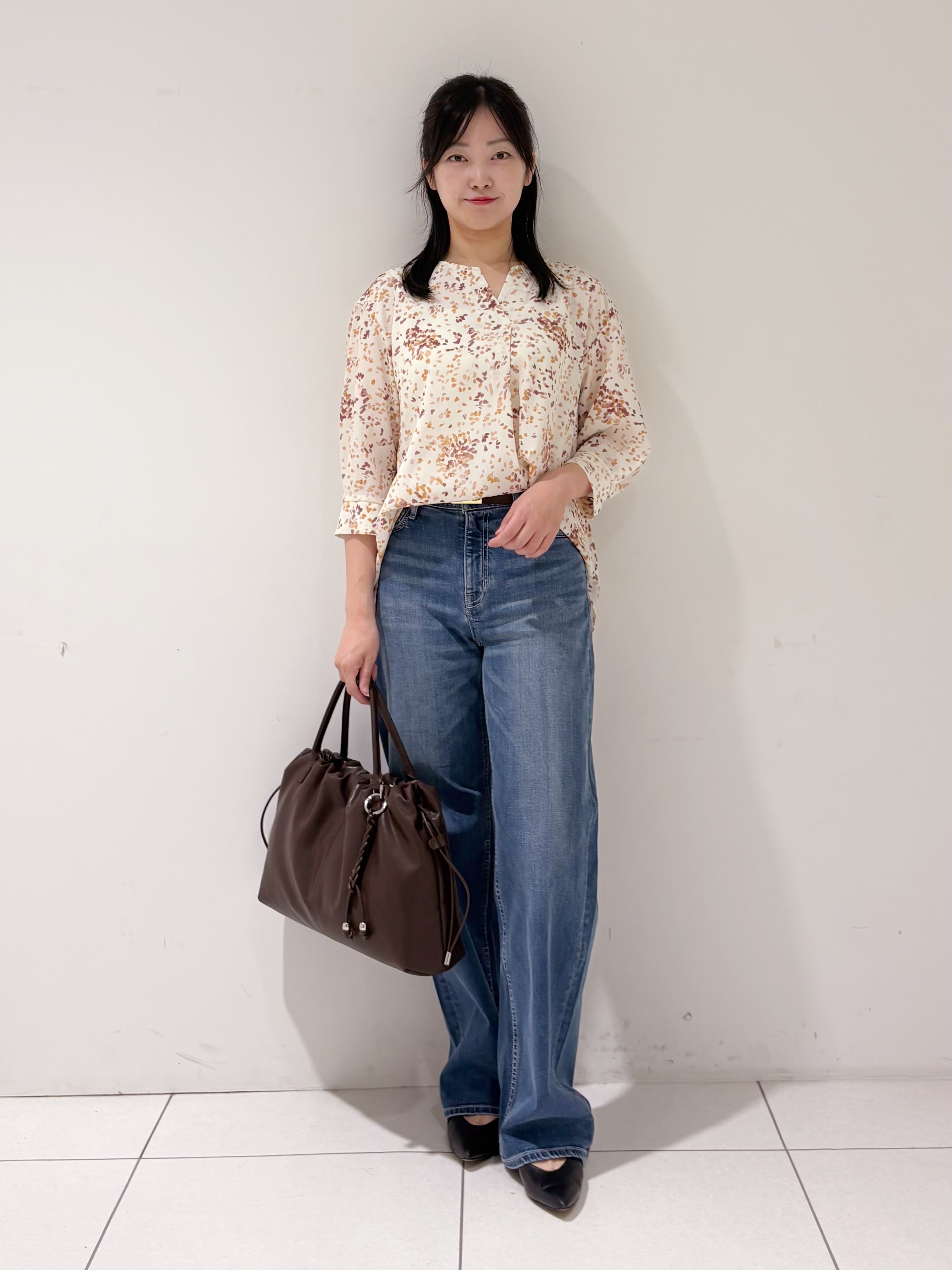 momokoさんの「INDIVI｜【6分袖】アートドット柄ブラウス」を使ったコーディネート