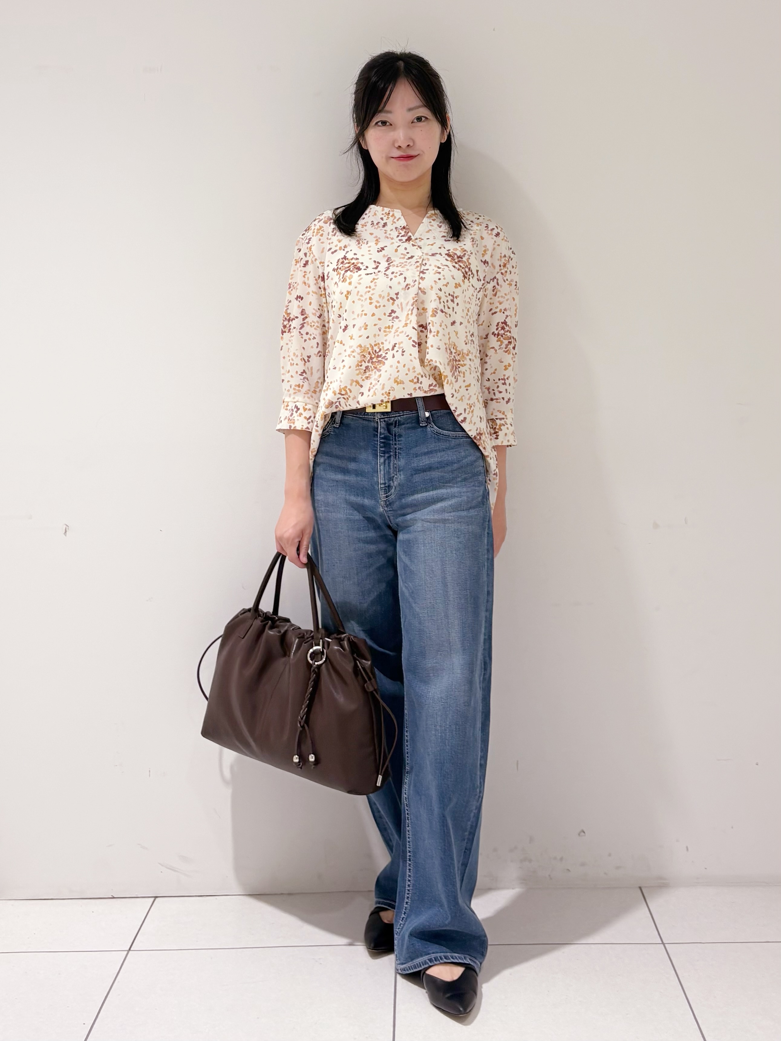 momokoさんの「INDIVI｜【6分袖】アートドット柄ブラウス」を使ったコーディネート