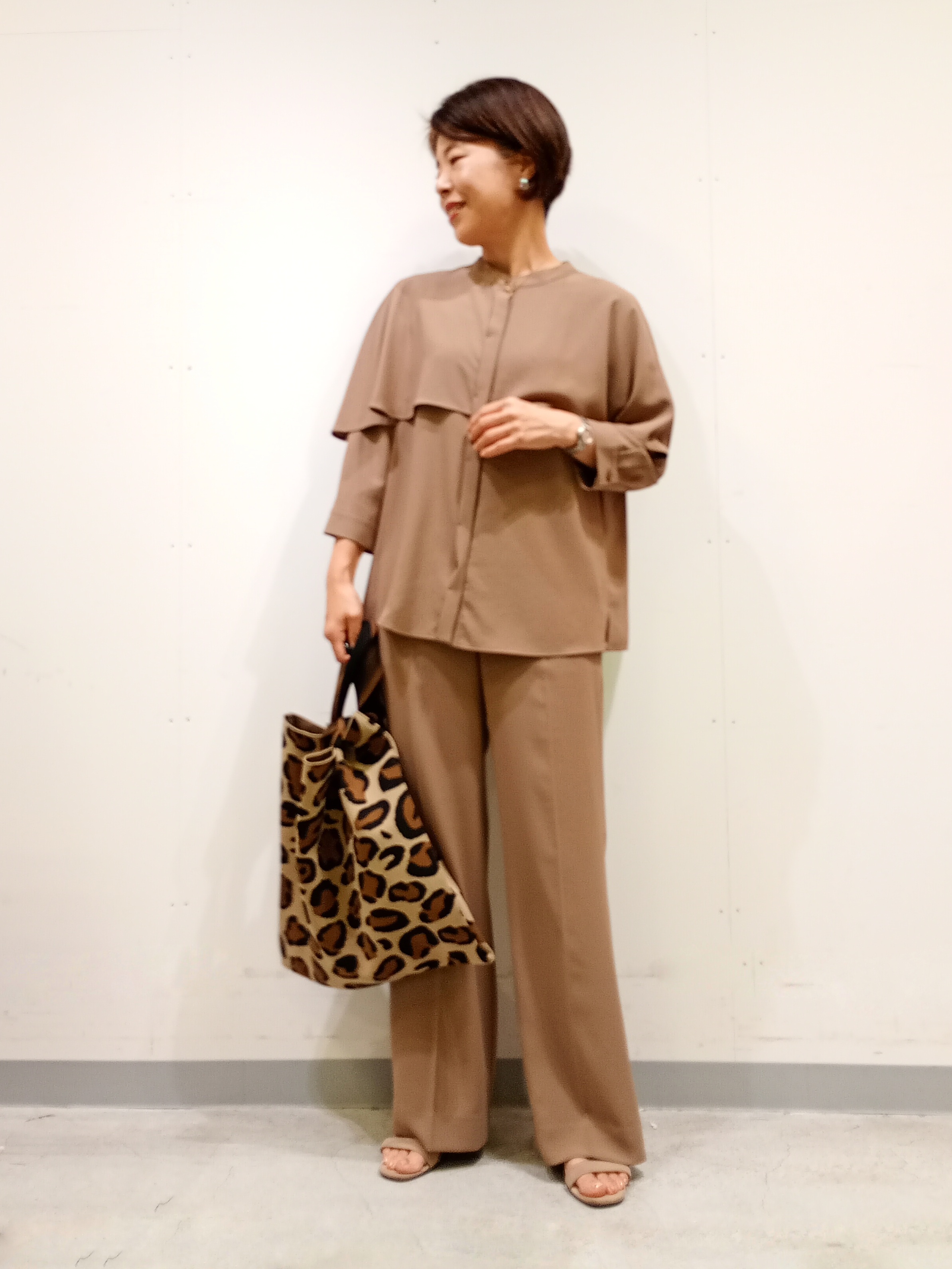 Kさんの「INDIVI｜【羽織りにも！/UVケア/着る日傘】ケープ風ブラウス」を使ったコーディネート