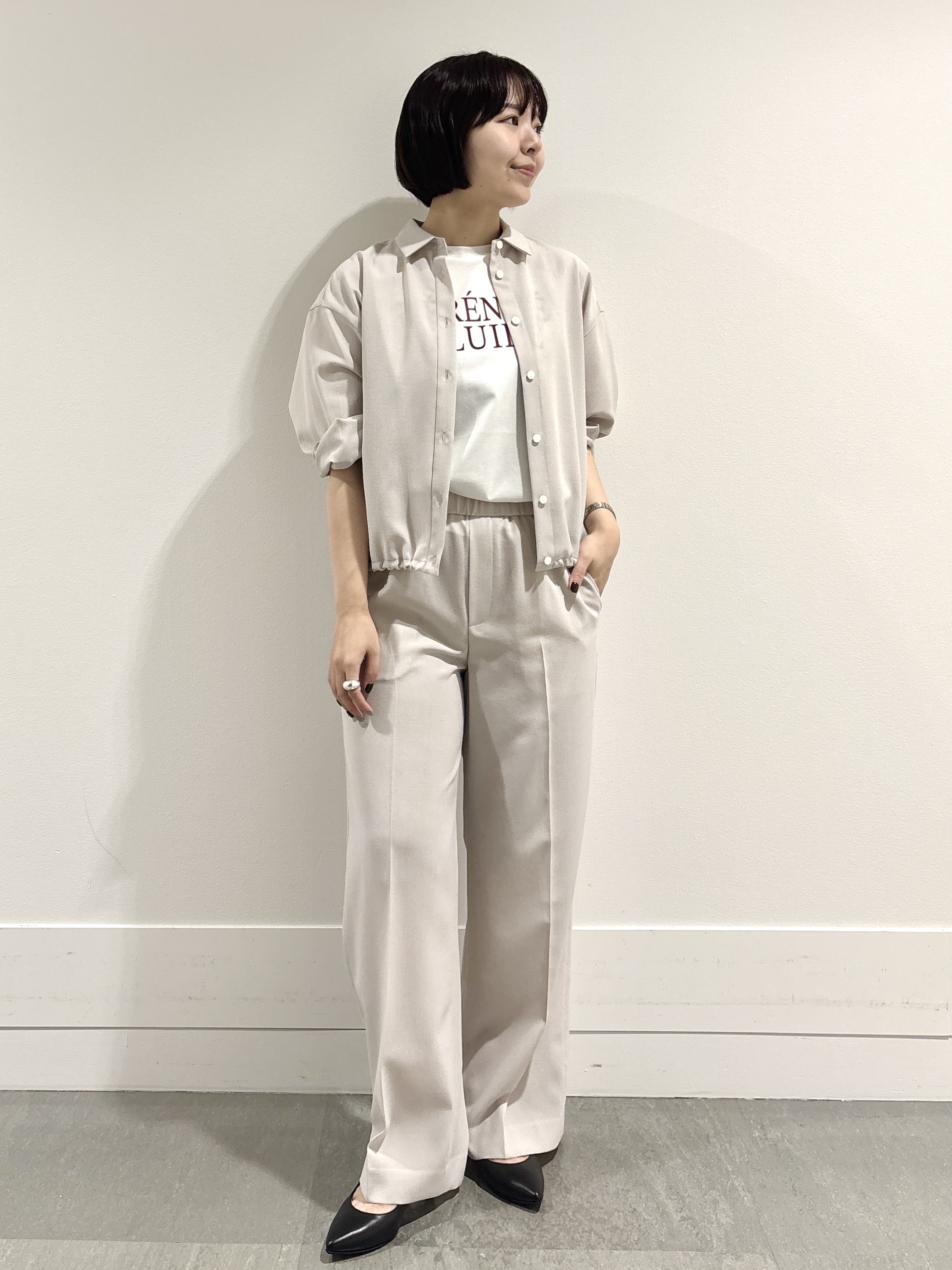 モエカさんの「UNTITLED｜【秋羽織り/セットアップ可/UVカット】エアリークールドロストシャツ」を使ったコーディネート