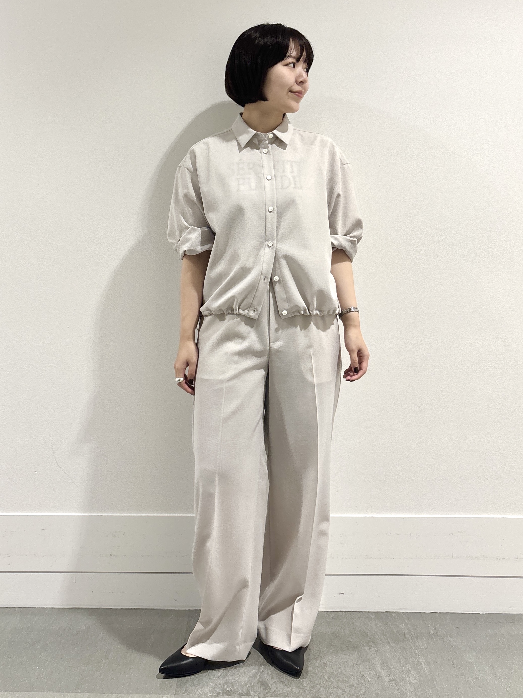 モエカさんの「UNTITLED｜【秋羽織り/セットアップ可/UVカット】エアリークールドロストシャツ」を使ったコーディネート