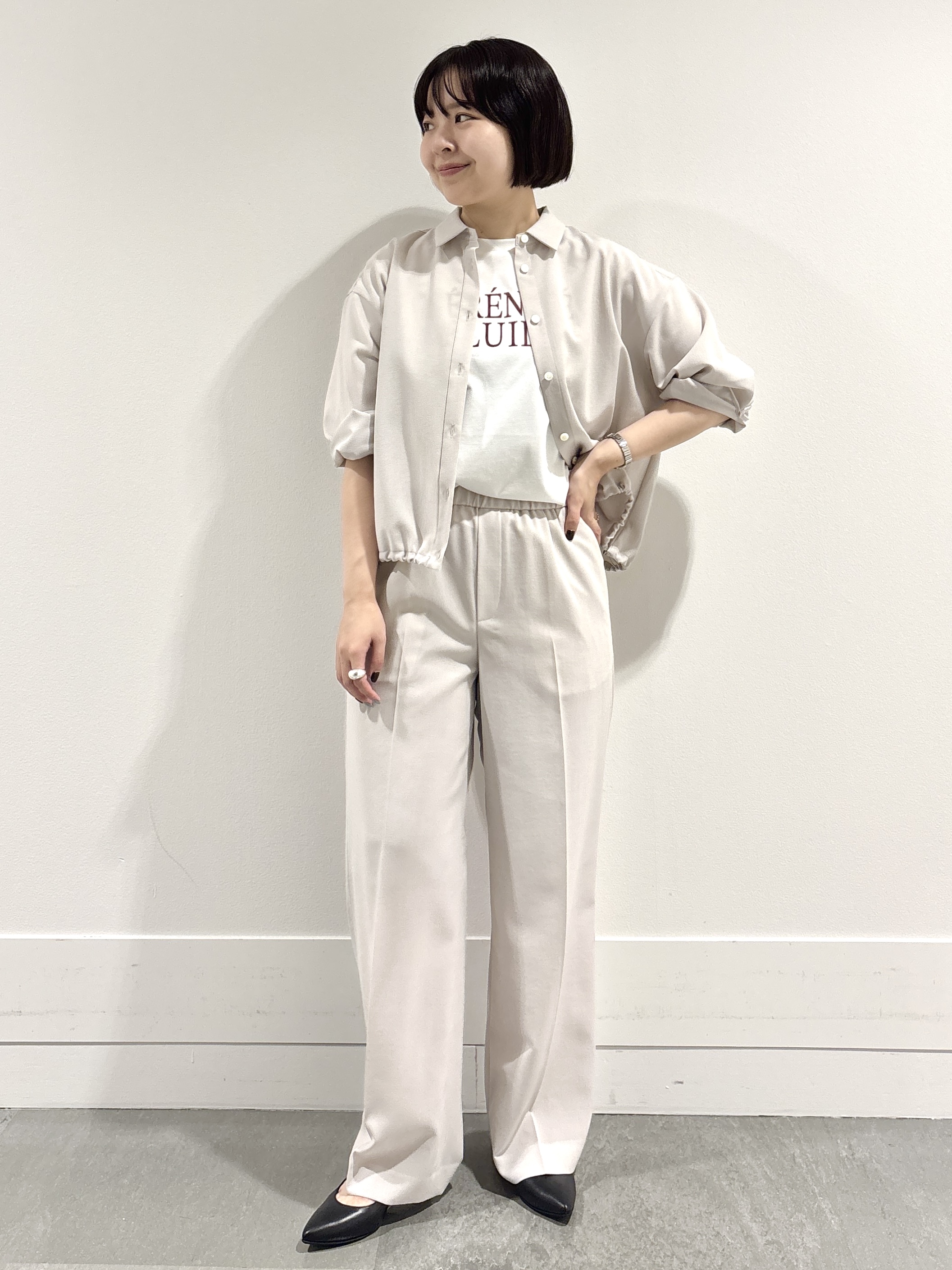 モエカさんの「UNTITLED｜【秋羽織り/セットアップ可/UVカット】エアリークールドロストシャツ」を使ったコーディネート