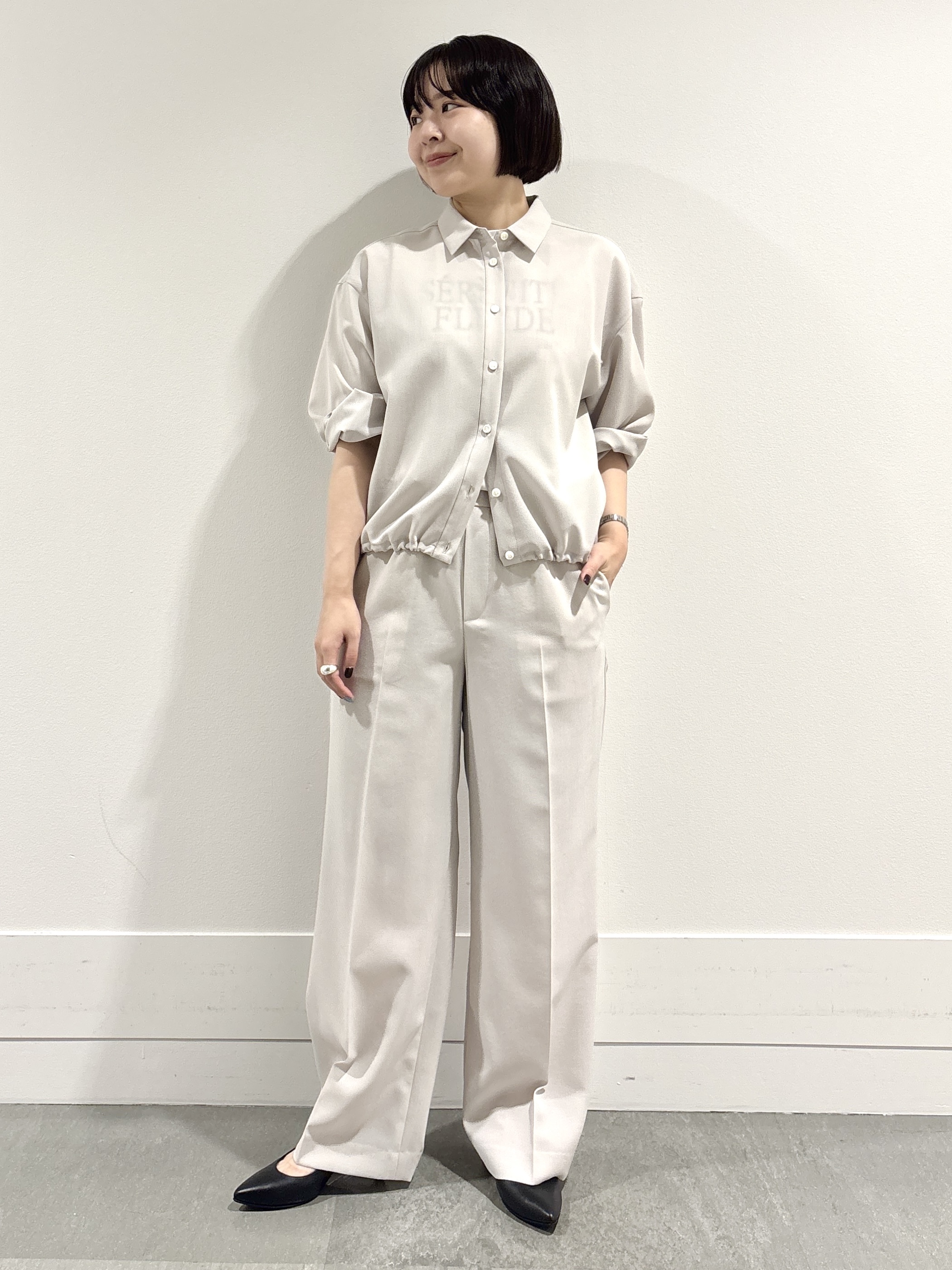 モエカさんの「UNTITLED｜【秋羽織り/セットアップ可/UVカット】エアリークールドロストシャツ」を使ったコーディネート