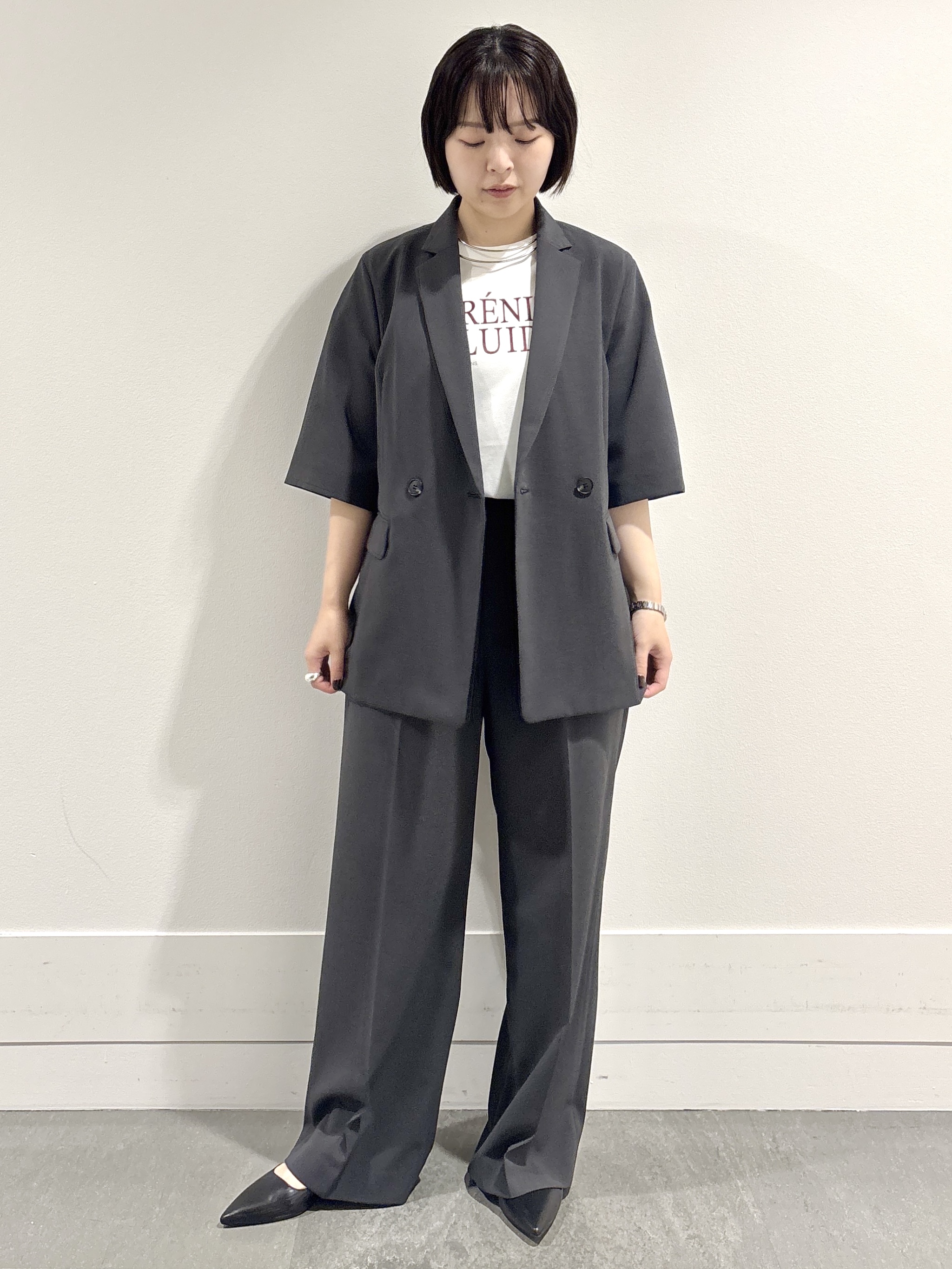 モエカさんの「UNTITLED｜【秋の通勤羽織/セットアップ可/UVカット】エアリークール半袖ジャケット」を使ったコーディネート