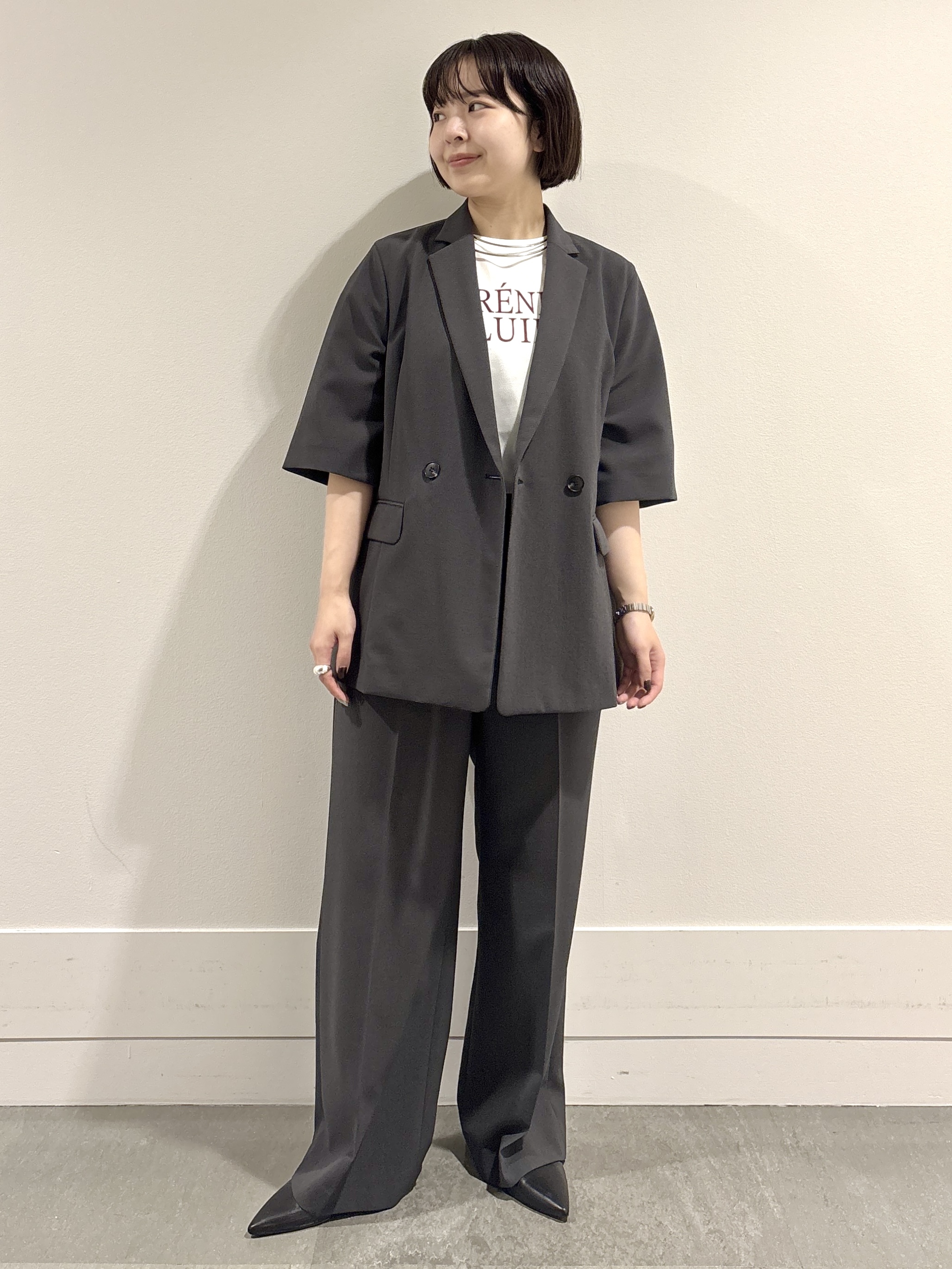 モエカさんの「UNTITLED｜【秋の通勤羽織/セットアップ可/UVカット】エアリークール半袖ジャケット」を使ったコーディネート