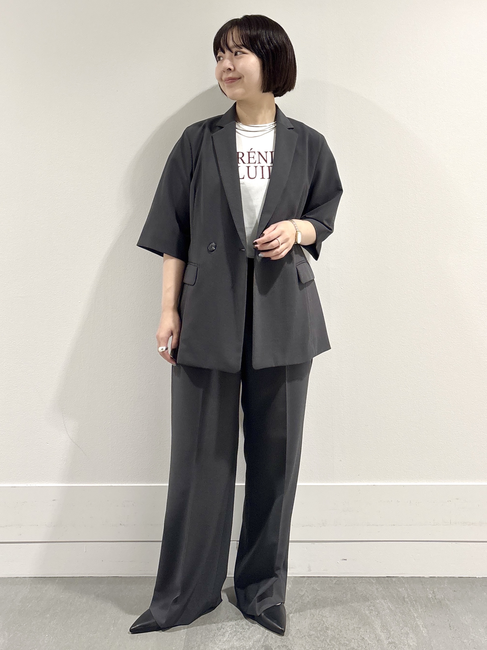 モエカさんの「UNTITLED｜【秋の通勤羽織/セットアップ可/UVカット】エアリークール半袖ジャケット」を使ったコーディネート