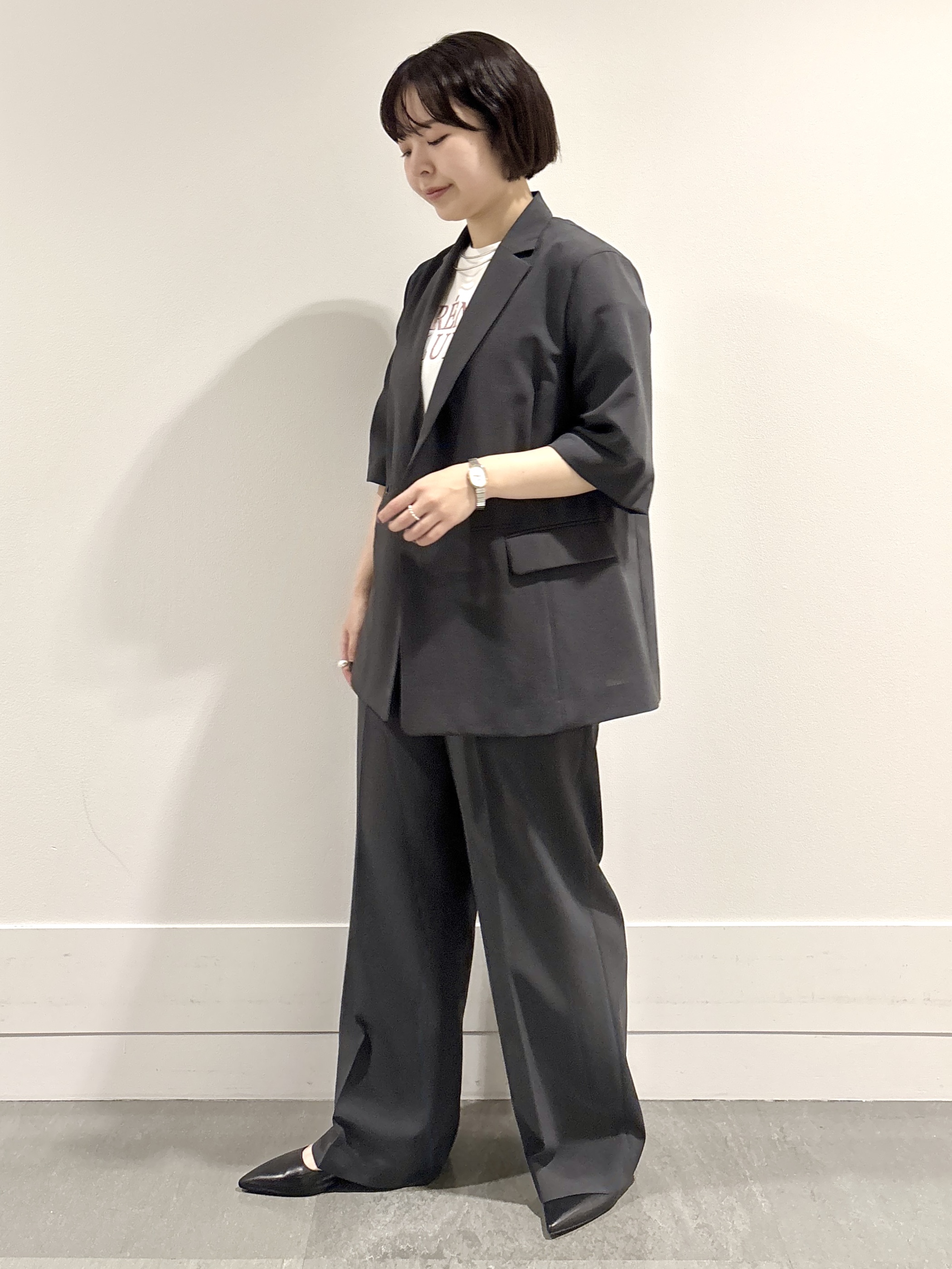 モエカさんの「UNTITLED｜【秋の通勤羽織/セットアップ可/UVカット】エアリークール半袖ジャケット」を使ったコーディネート