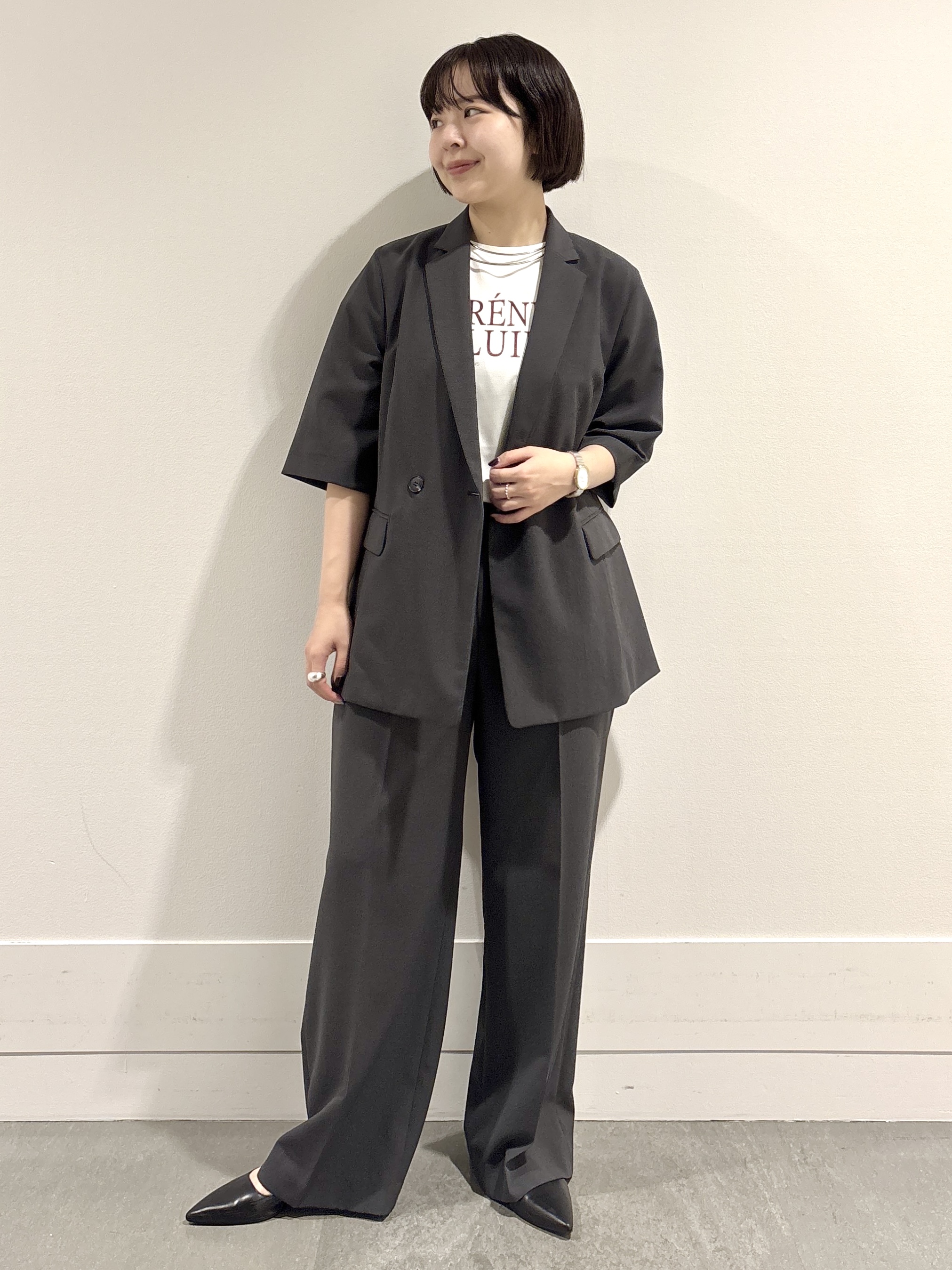 モエカさんの「UNTITLED｜【秋の通勤羽織/セットアップ可/UVカット】エアリークール半袖ジャケット」を使ったコーディネート