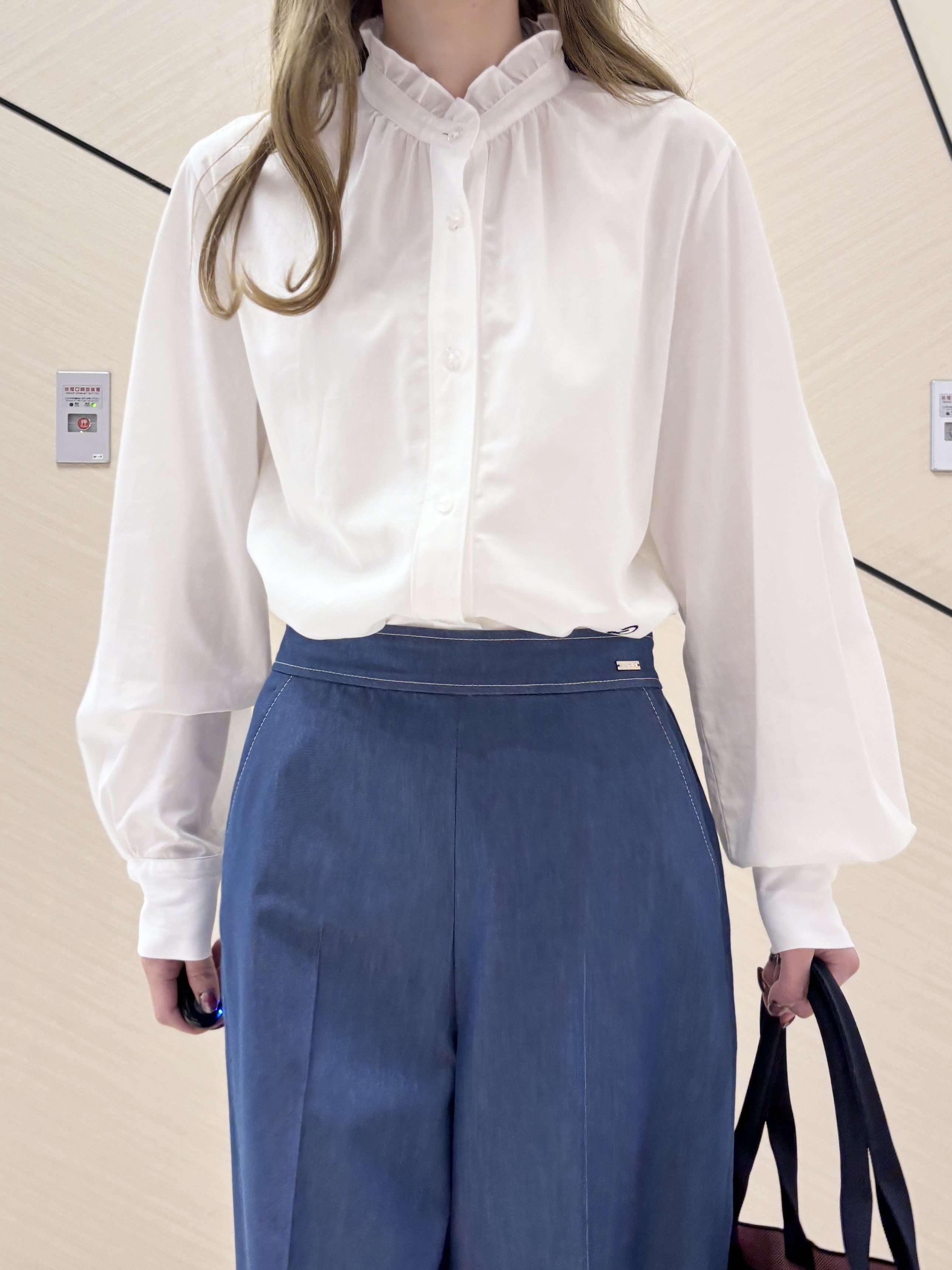 清水夏姫さんの「DRESSTERIOR｜【STORY11月号掲載】アーチフィットレザーパンプス」を使ったコーディネート